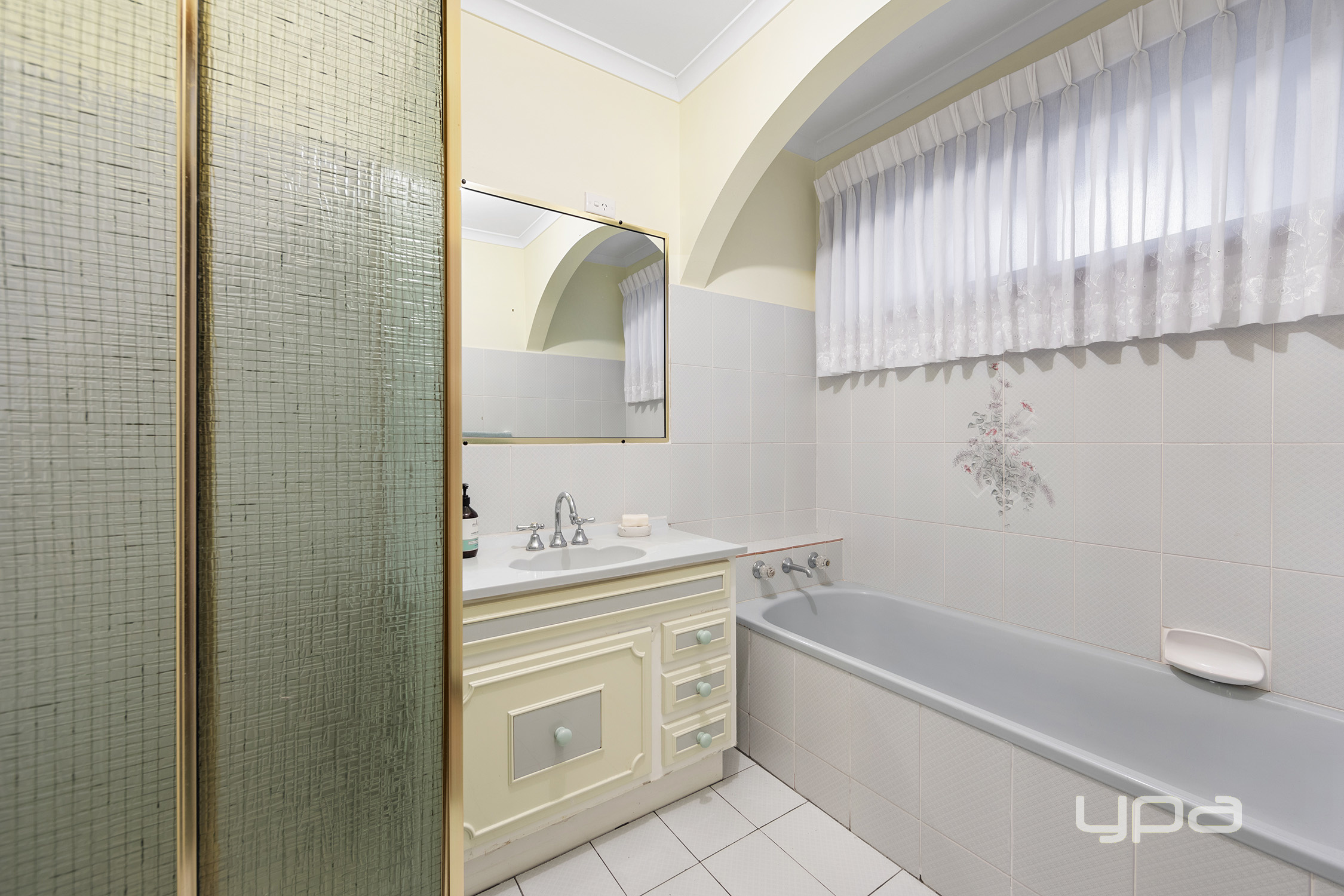 16 Somerton Crescent, St Albans, VIC 3021 - Image 8