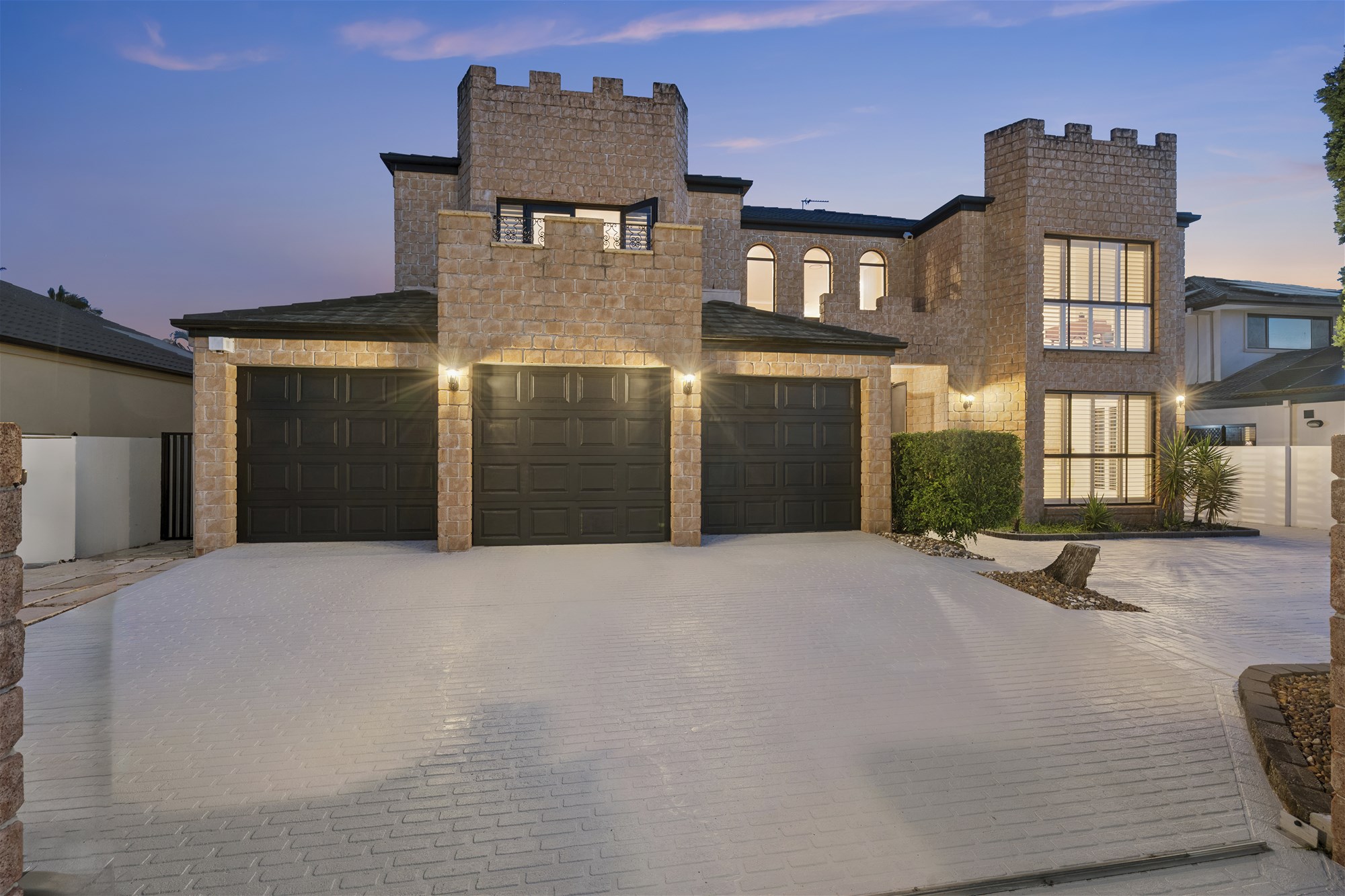 16 REBHOLZ DRIVE, Benowa QLD 4217 - Image 2