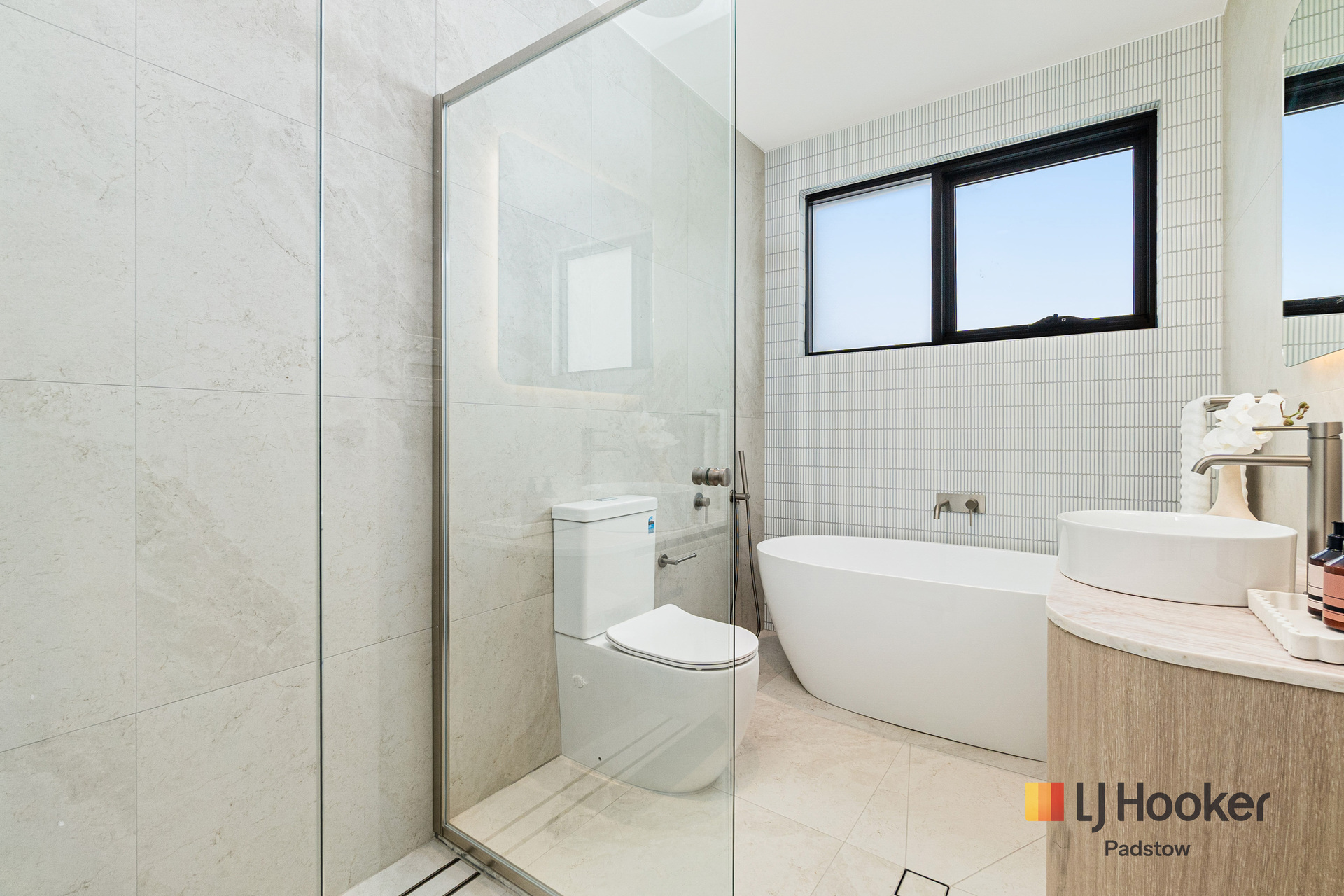 6-bedroom unit at 31 Faraday Road, Padstow, NSW 2211, Canterbury-Bankstown, New South Wales