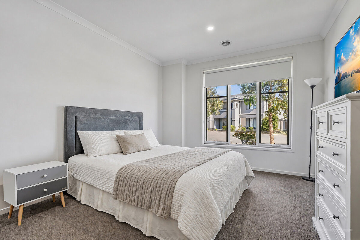 8 RAWLS STREET, Cranbourne VIC 3977 - Image 7