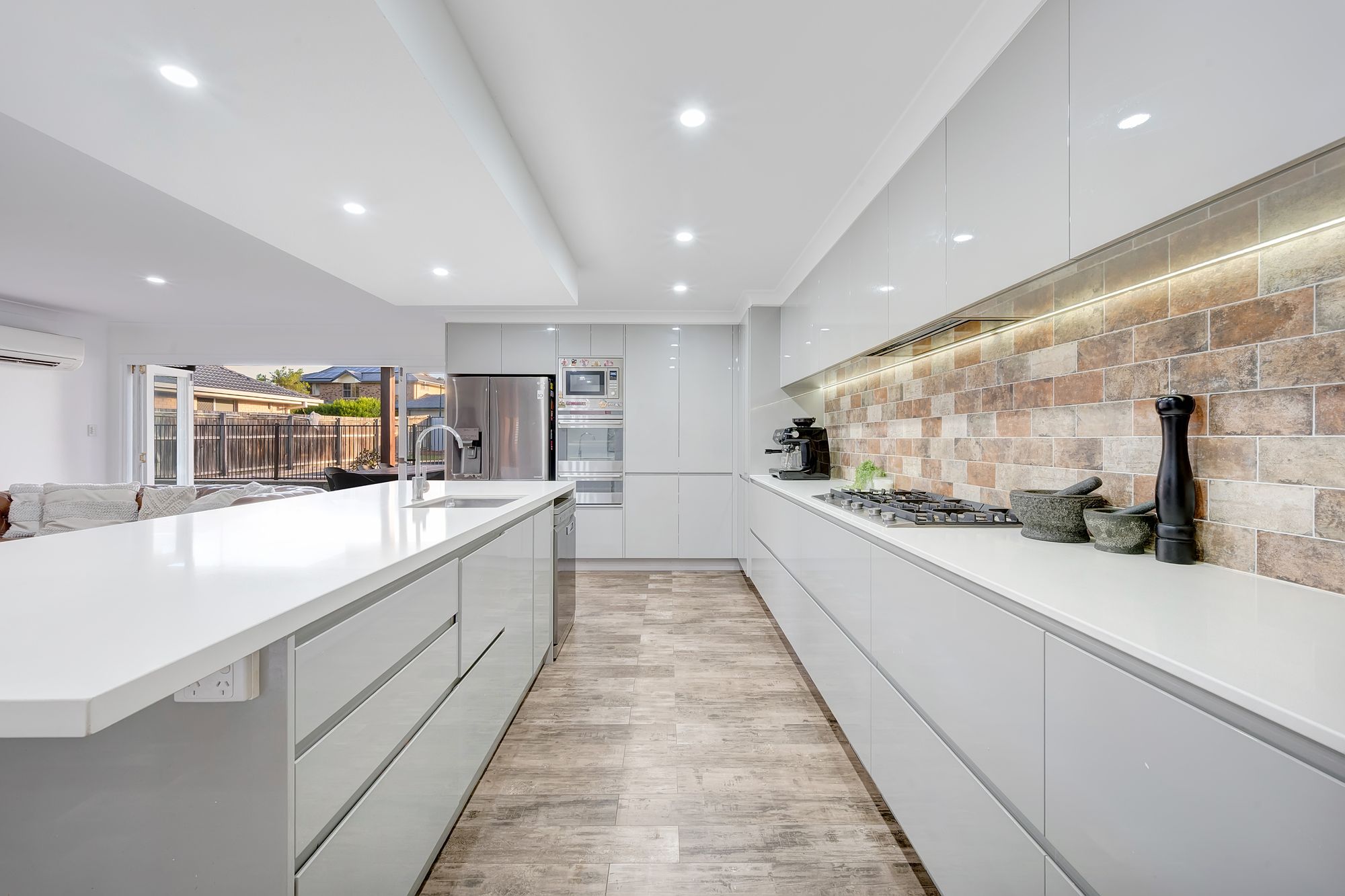 5-bedroom house at 98 Bannockburn Crescent, Parkinson, QLD 4115, , Queensland