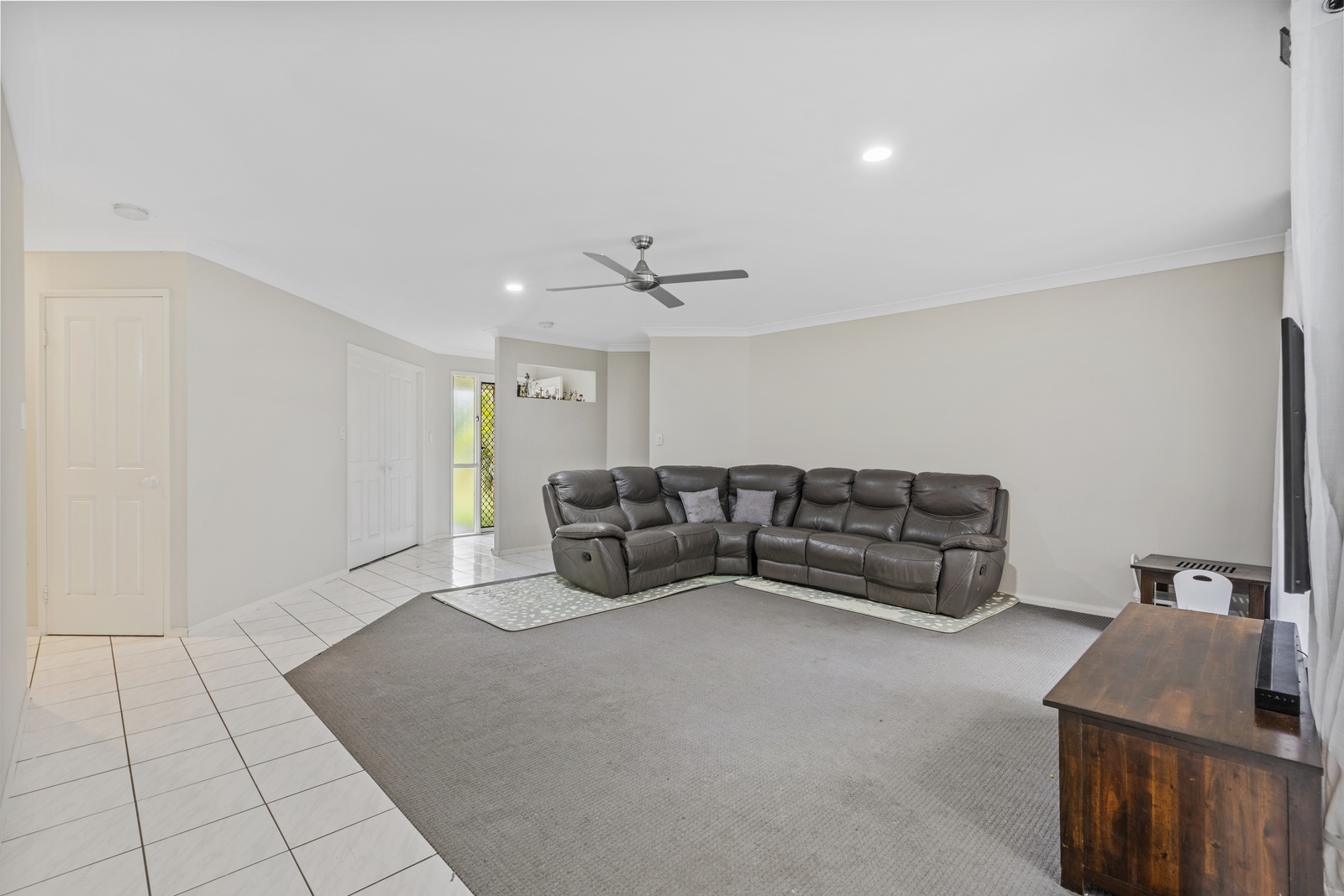 28 BALLYBUNION DRIVE, Parkwood QLD 4214 - Image 7