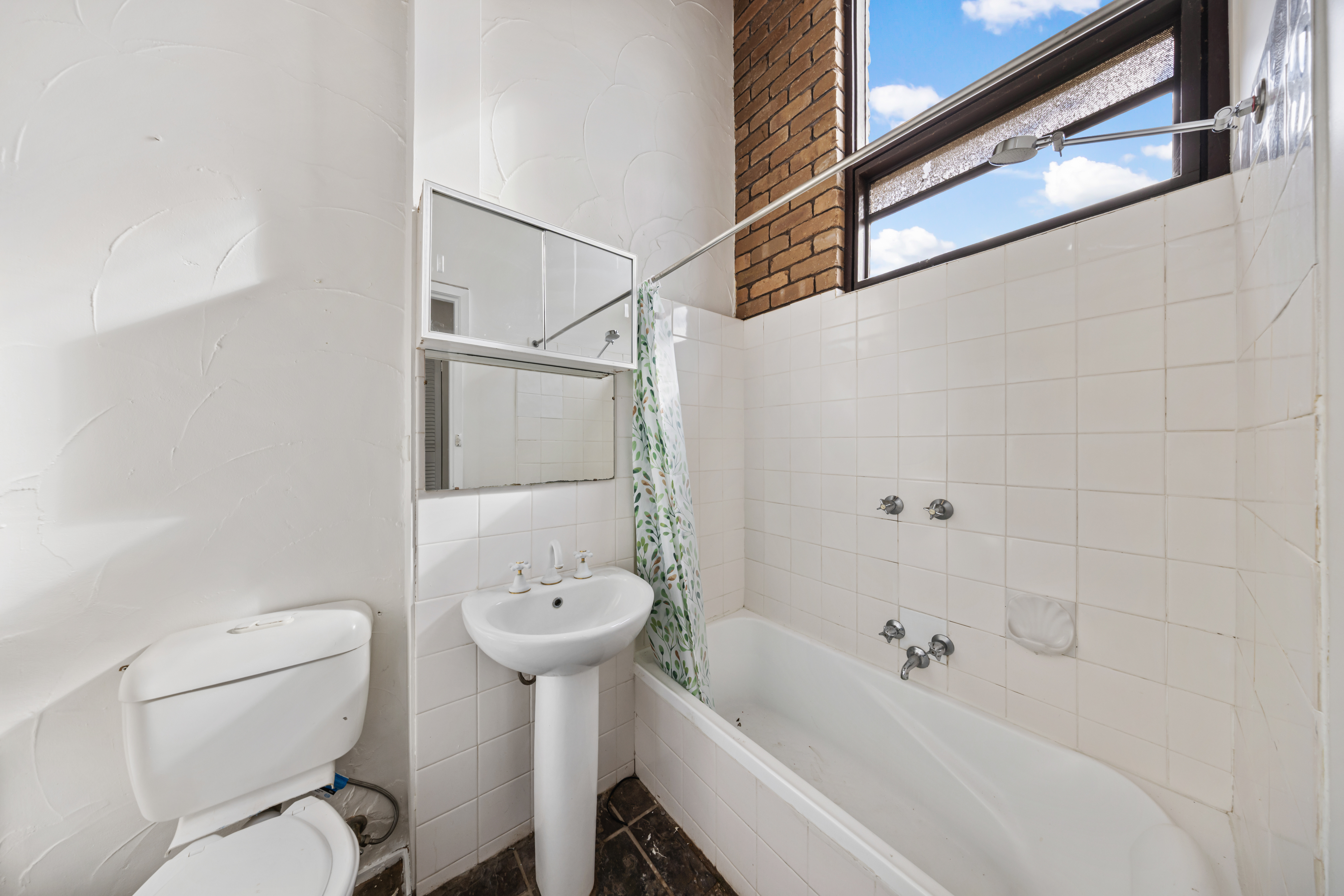 1-bedroom unit at 16 495 RAYMOND STREET, SALE VIC 3850, Wellington, Victoria