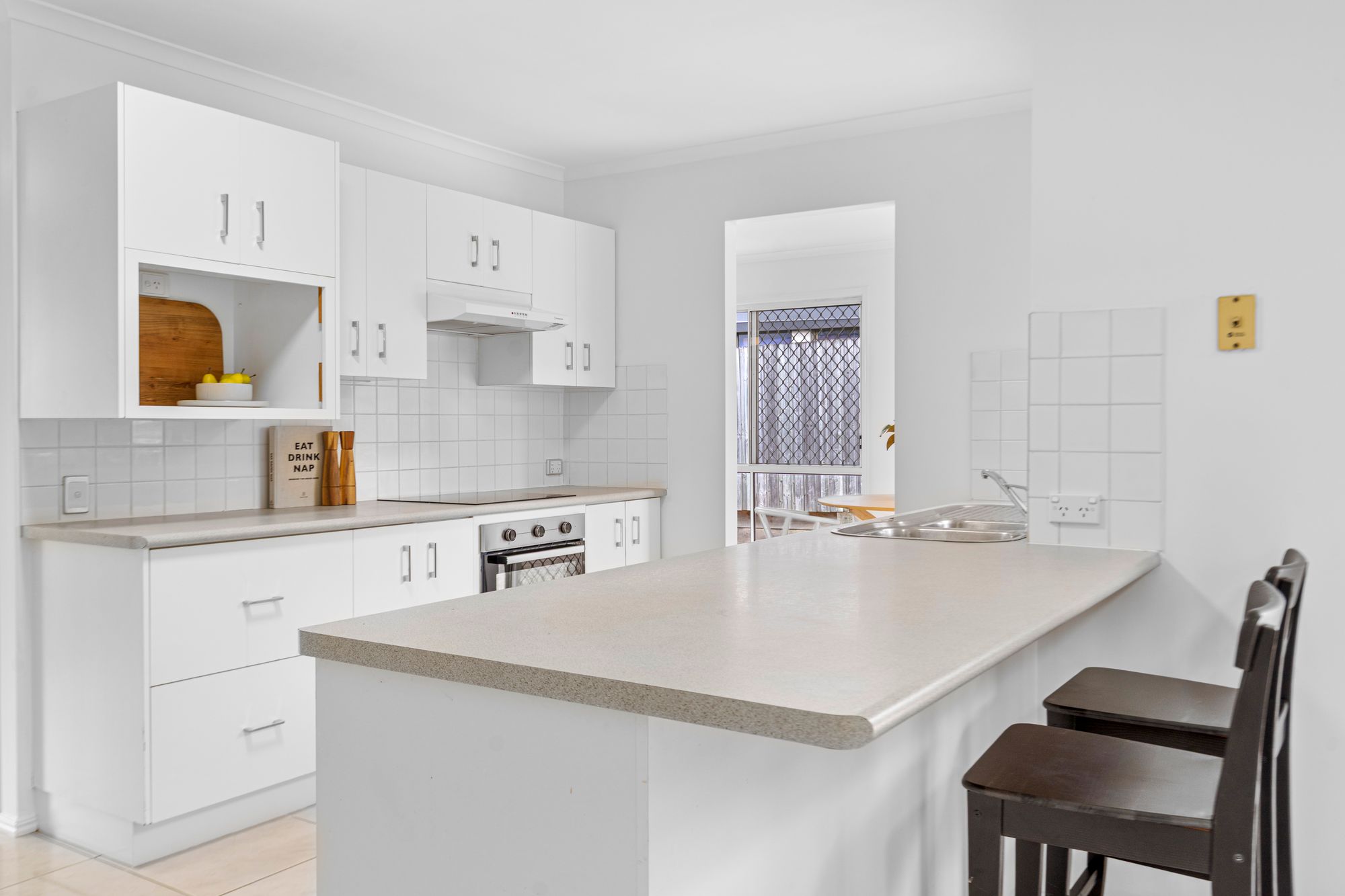 33 JARDINE DRIVE, Springwood QLD 4127 - Image 5