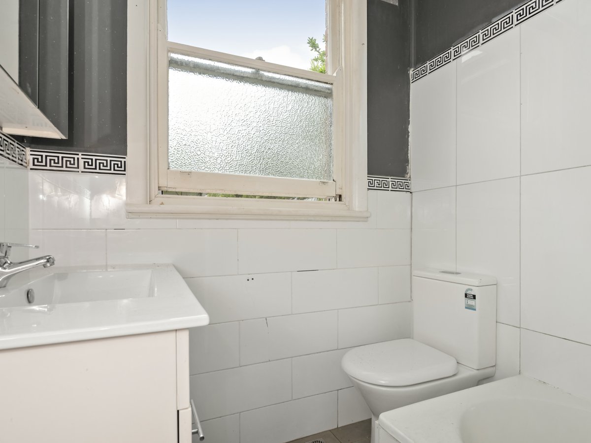 8 Merridong Road, Elanora Heights, NSW 2101 - Image 10