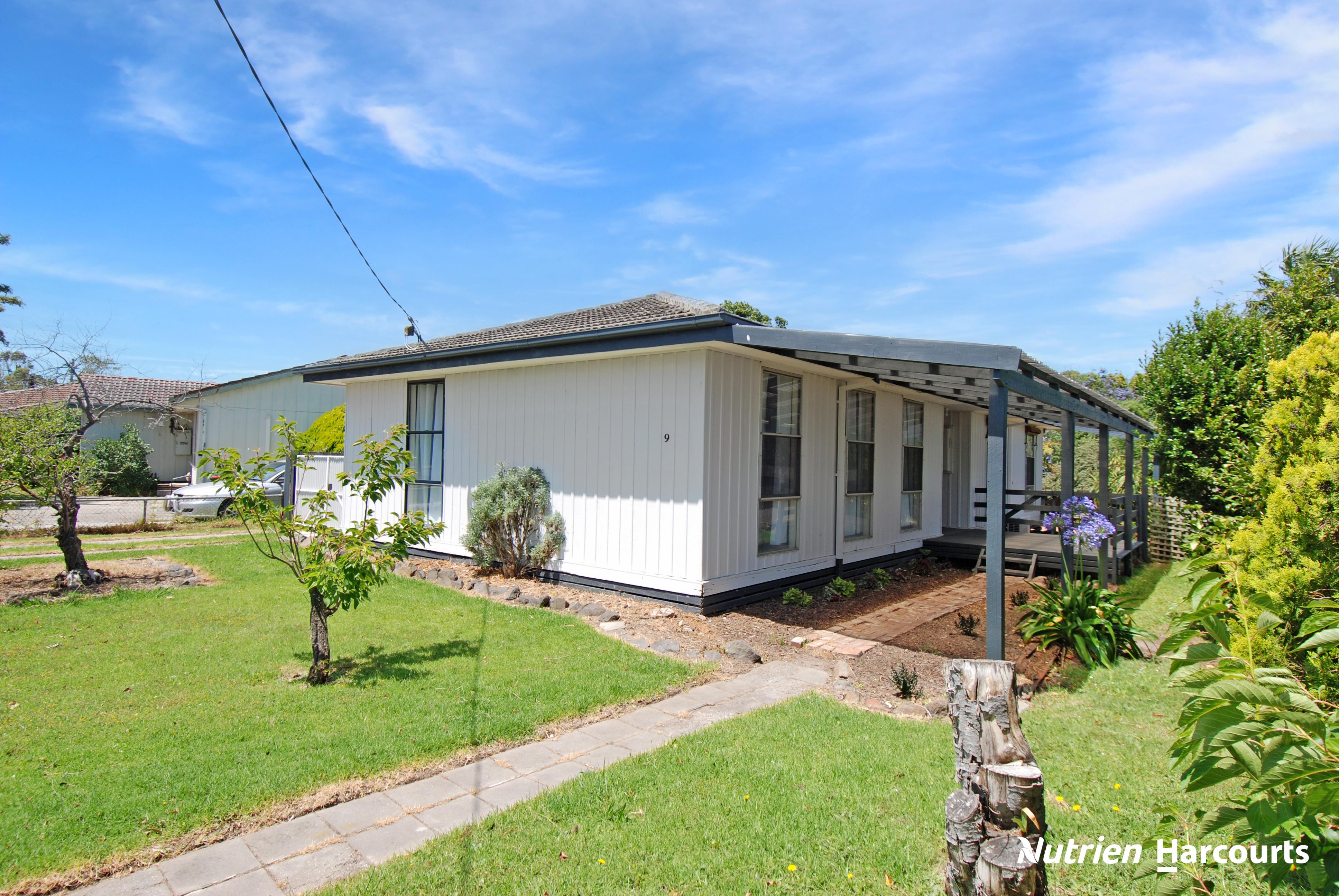 9 HYLAND CRESCENT, Yarram VIC 3971 - Image 1