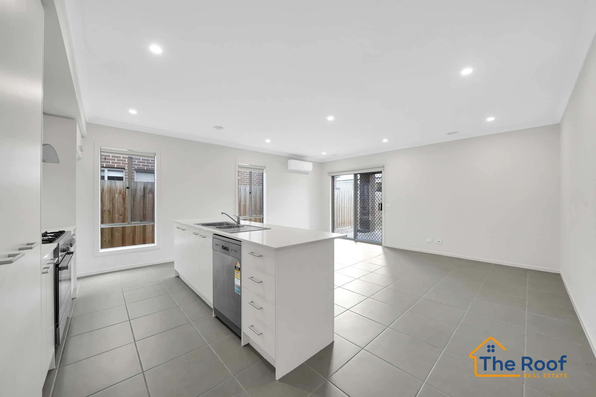 10 YEOMAN STREET, Melton South VIC 3338 - Image 6