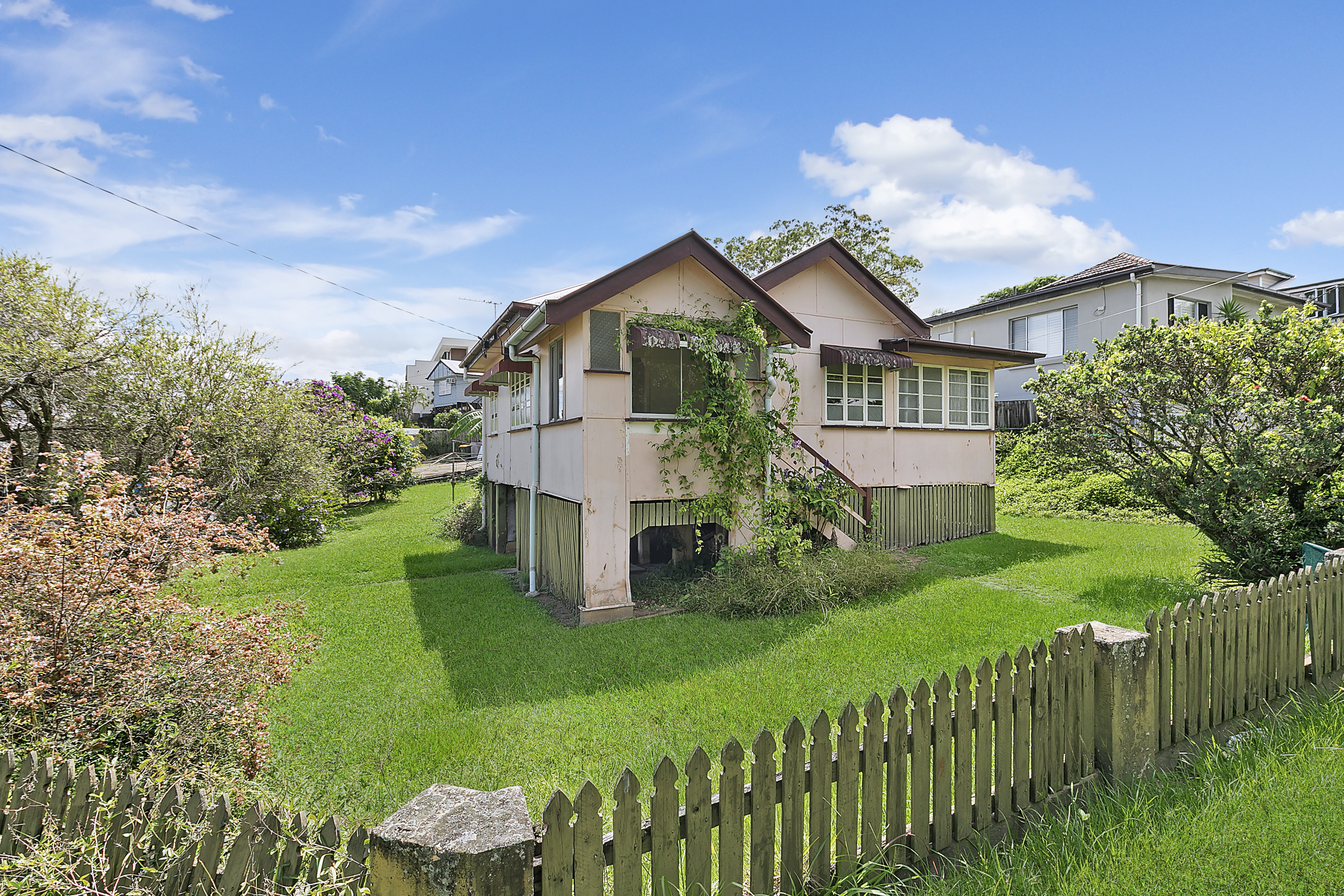 222 Agnew Street, Seven Hills, QLD 4170 - Image 1