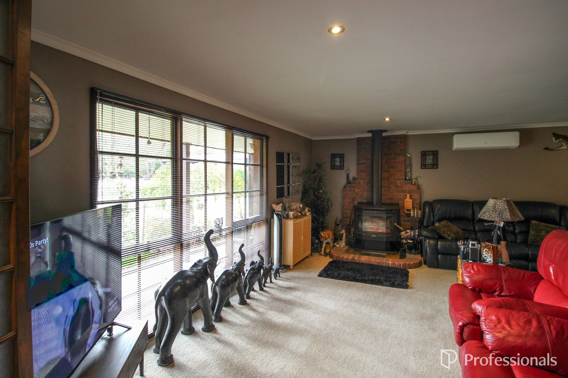 4-bedroom house at HILDALE OAKS 28 NAPIER ROAD, WON WRON VIC 3971, Wellington, Victoria