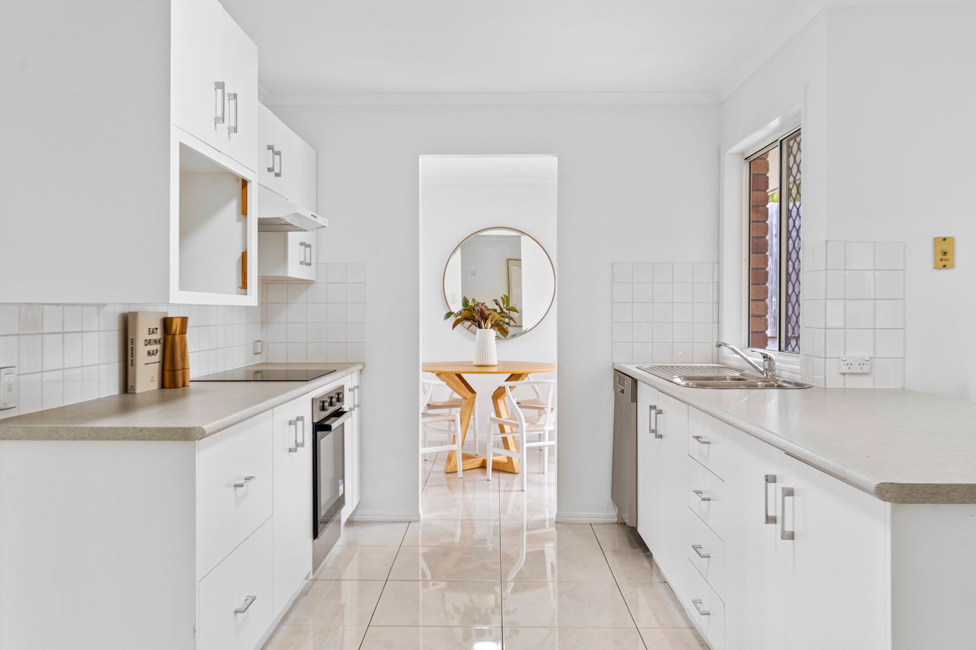 33 JARDINE DRIVE, Springwood QLD 4127 - Image 4