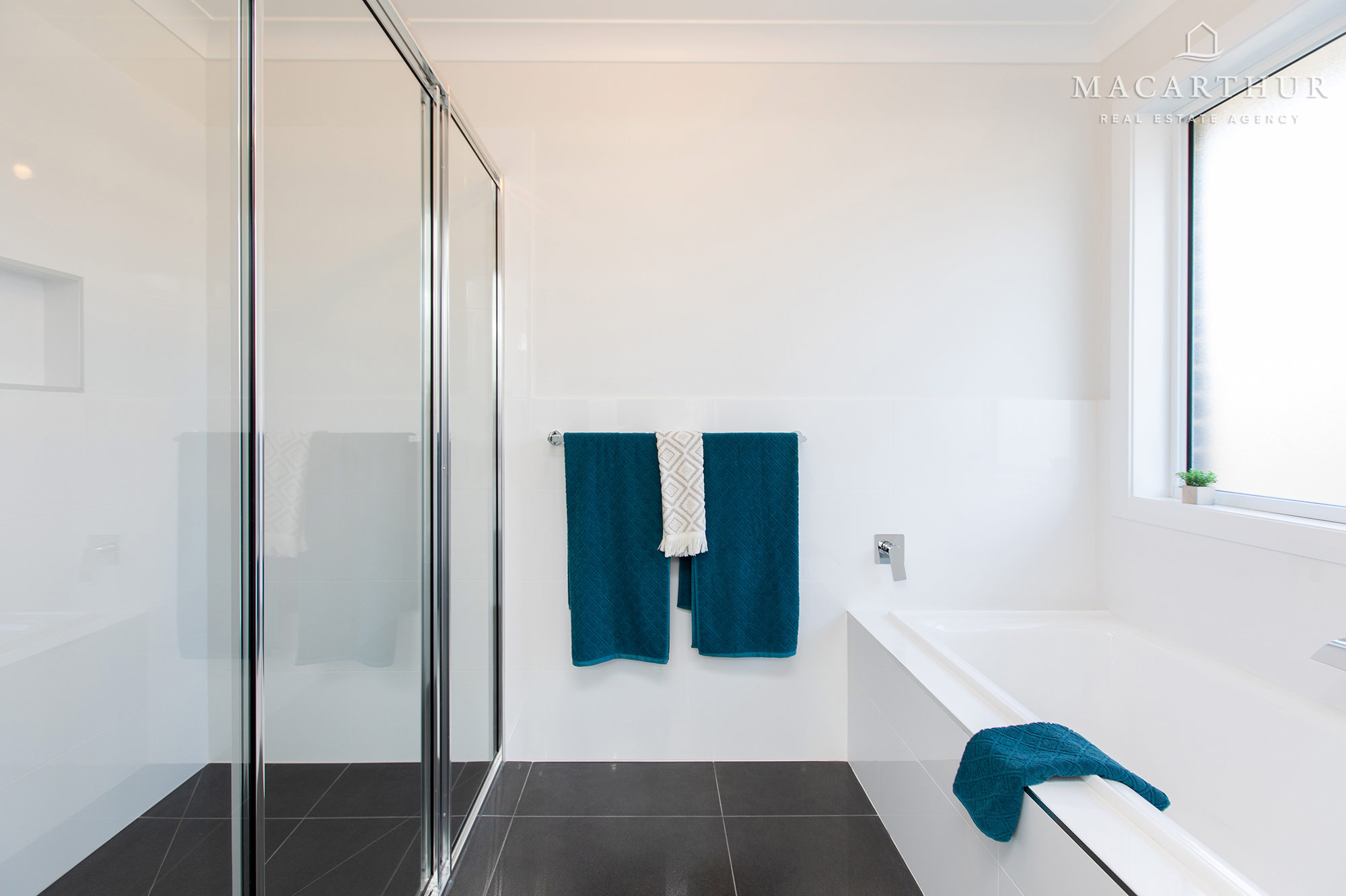 49 PARADISE DRIVE, Gobbagombalin NSW 2650 - Image 4