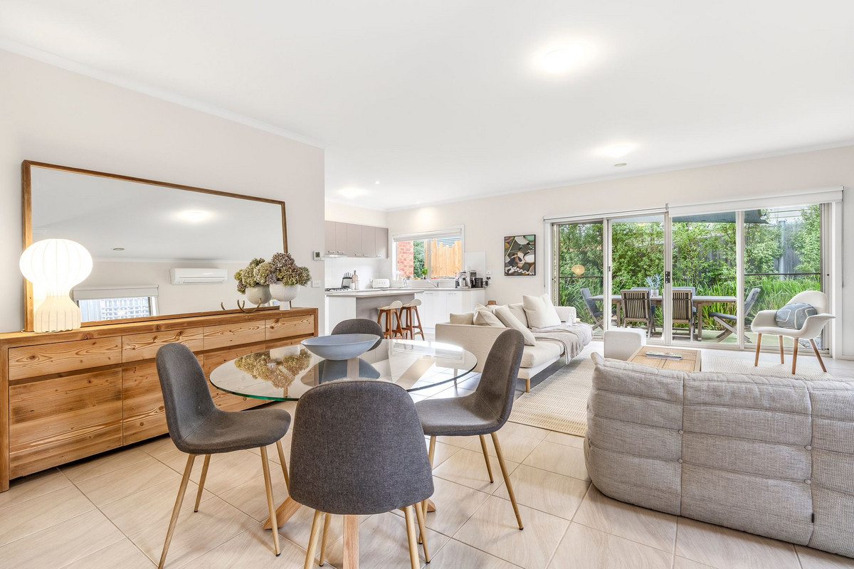 3-bedroom unit at 2/2 Fairbrae Avenue, Belmont, VIC 3216, Greater Geelong, Victoria