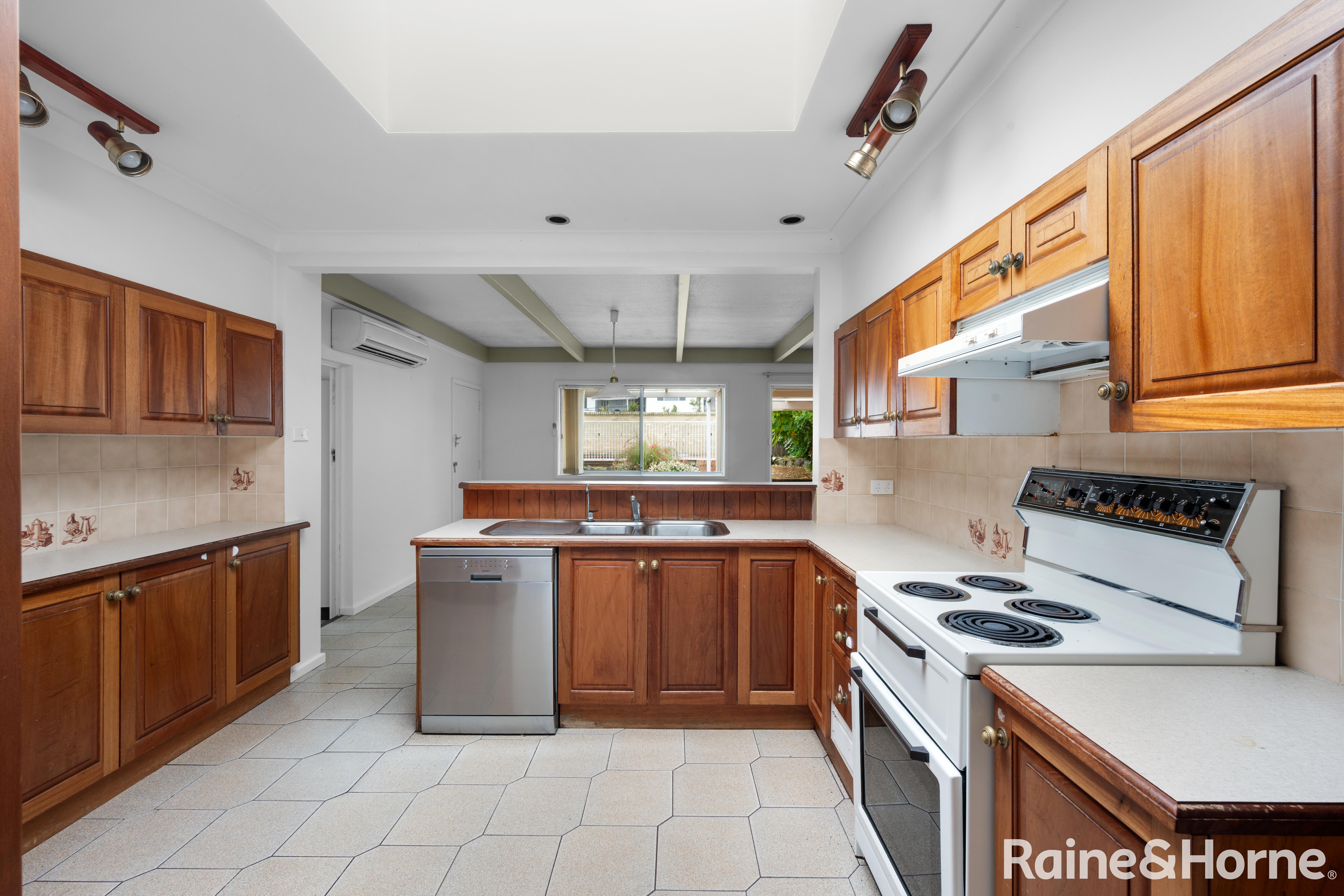 15 Colyer Avenue, Nowra, NSW 2541 - Image 4