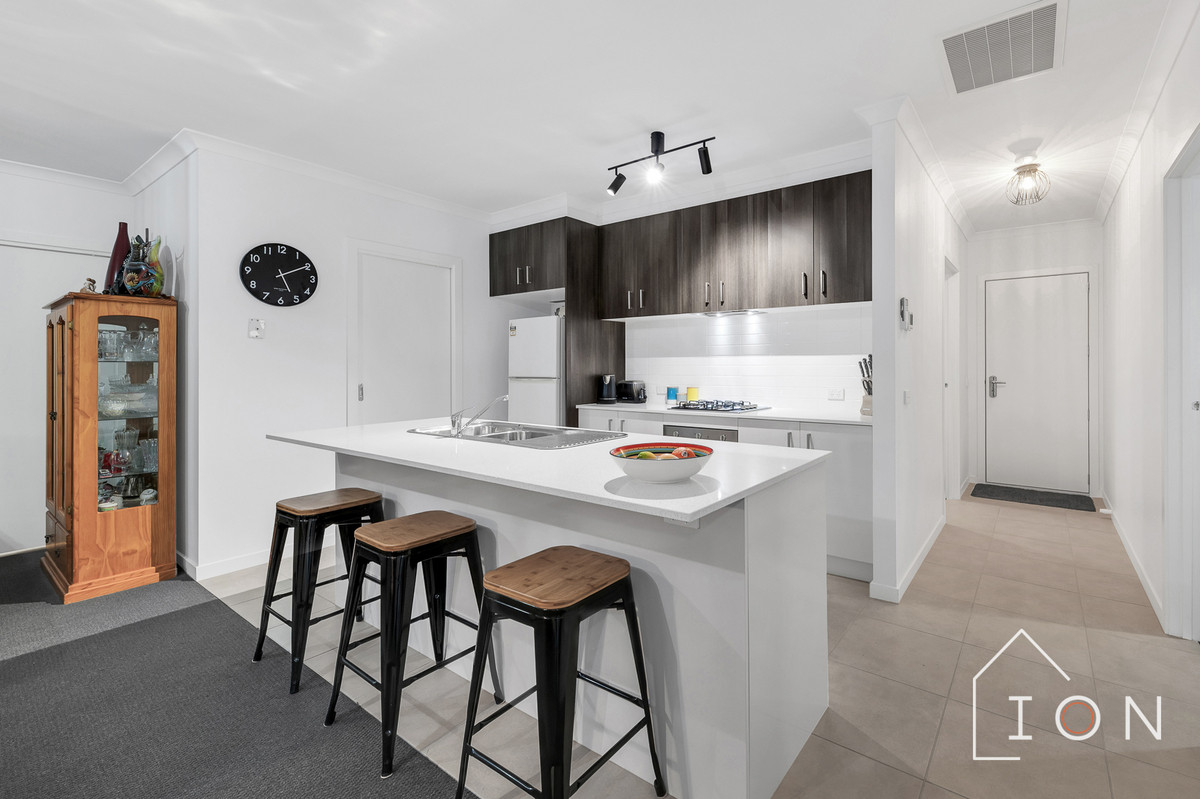 20 Mare Close, Cranbourne East, VIC 3977 - Image 4