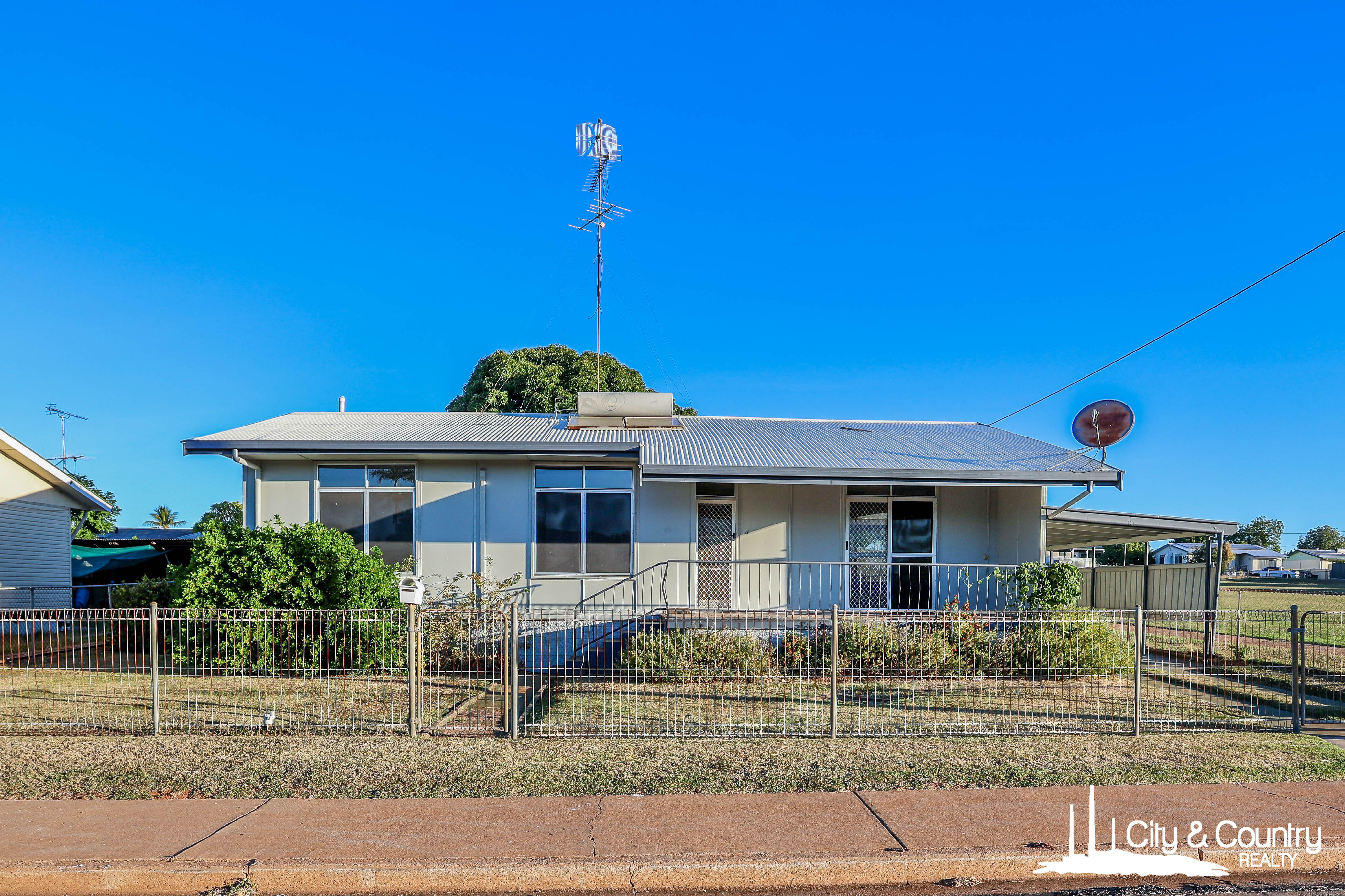 1 Milne Bay Road, Soldiers Hill, QLD 4825 - Image 1