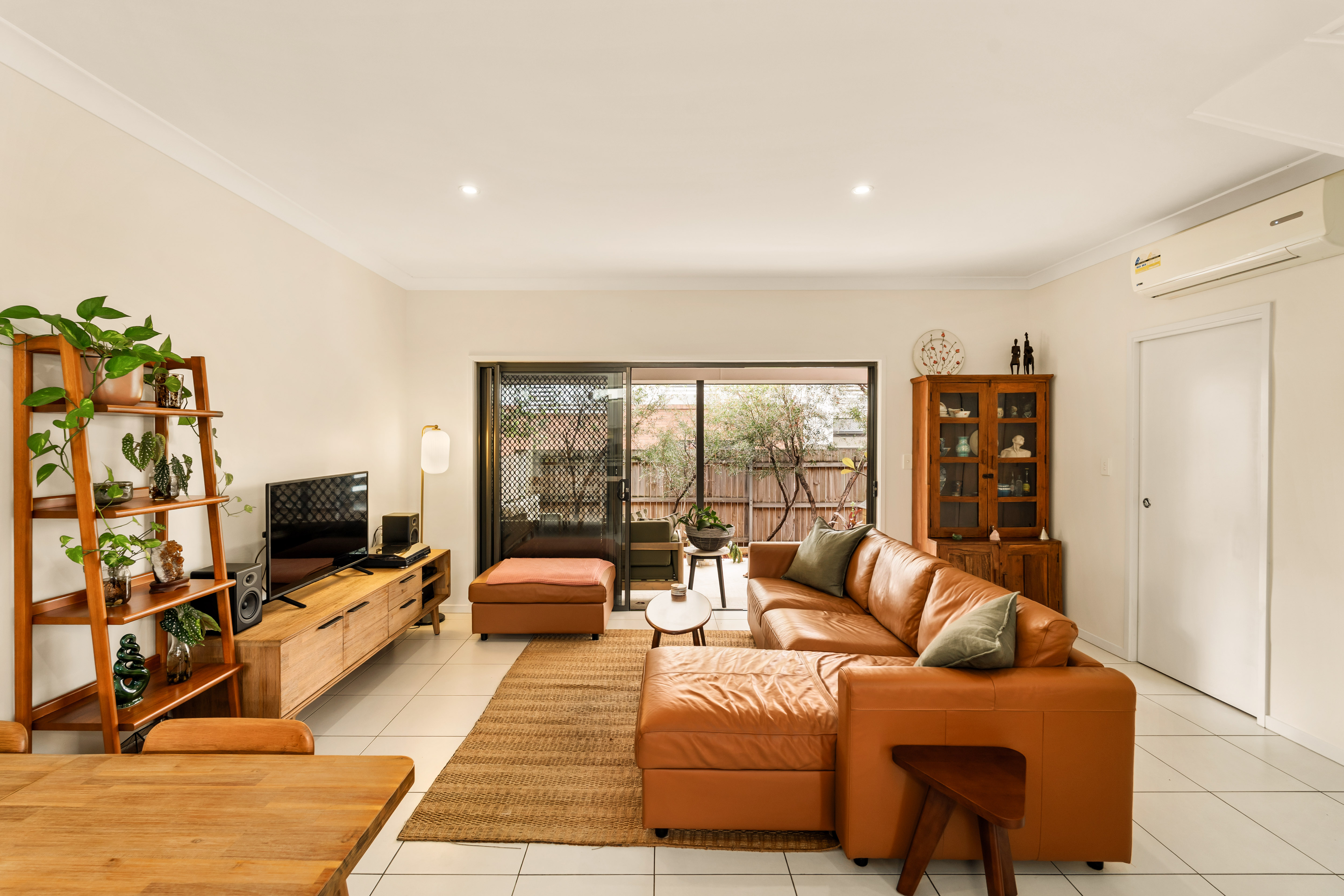 TOWNHOUSE 40 21 RENSBURG STREET, BRIGHTON QLD 4017 - Image 2