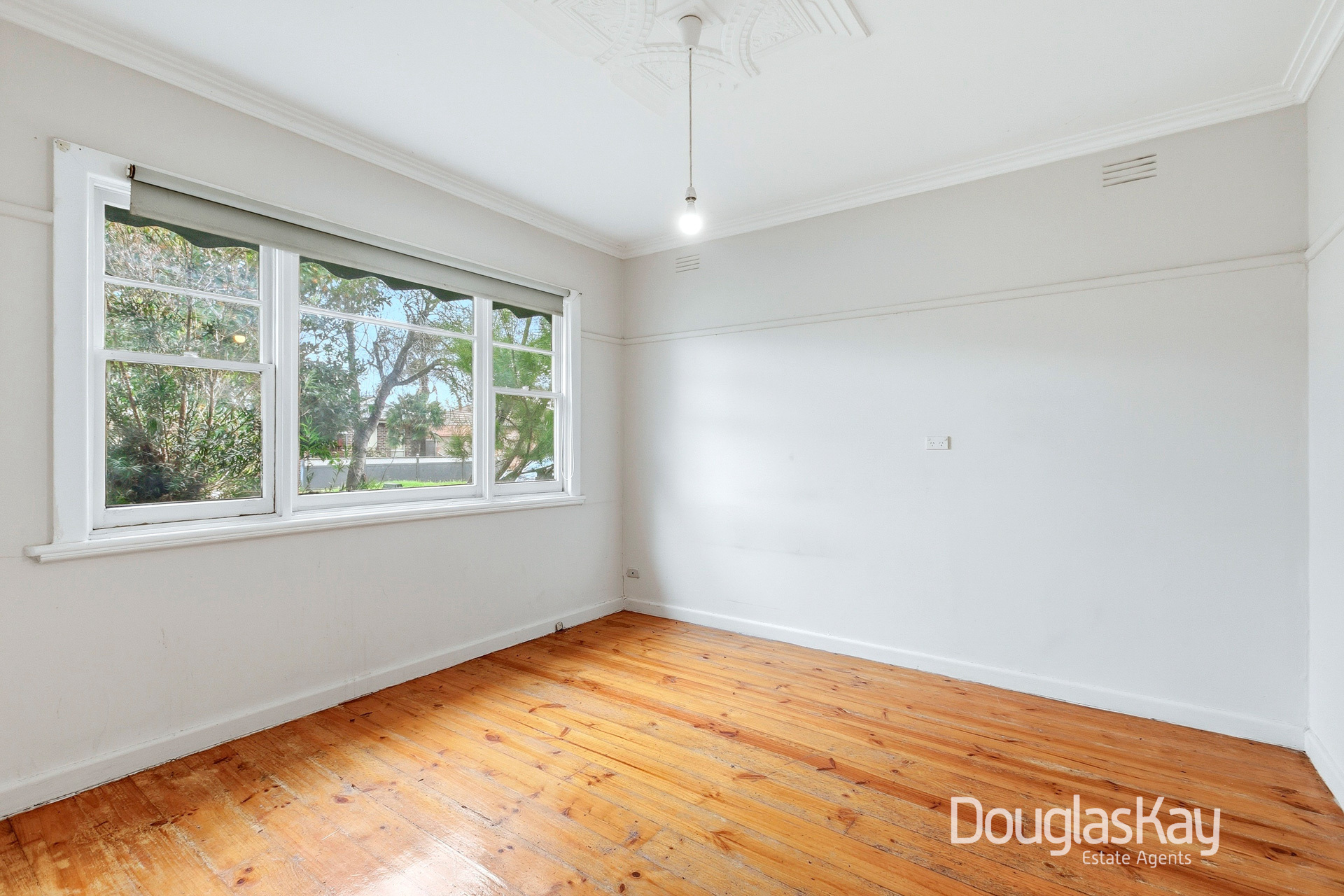 8 BAYNTON AVENUE, Sunshine North VIC 3020 - Image 7