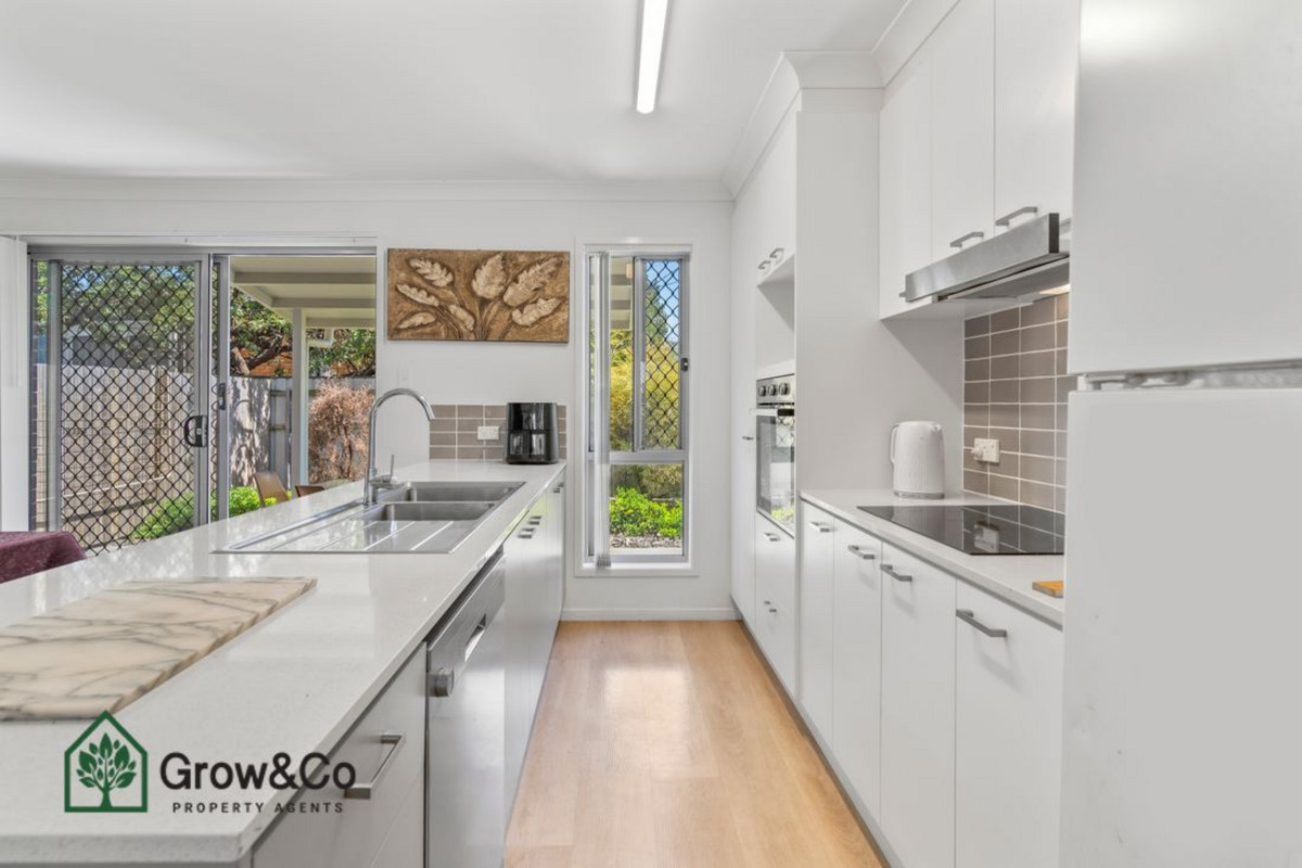 RESIDENCE ON CASCADE TOWNHOUSE 18 82 CASCADE STREET, RACEVIEW QLD 4305 - Image 1
