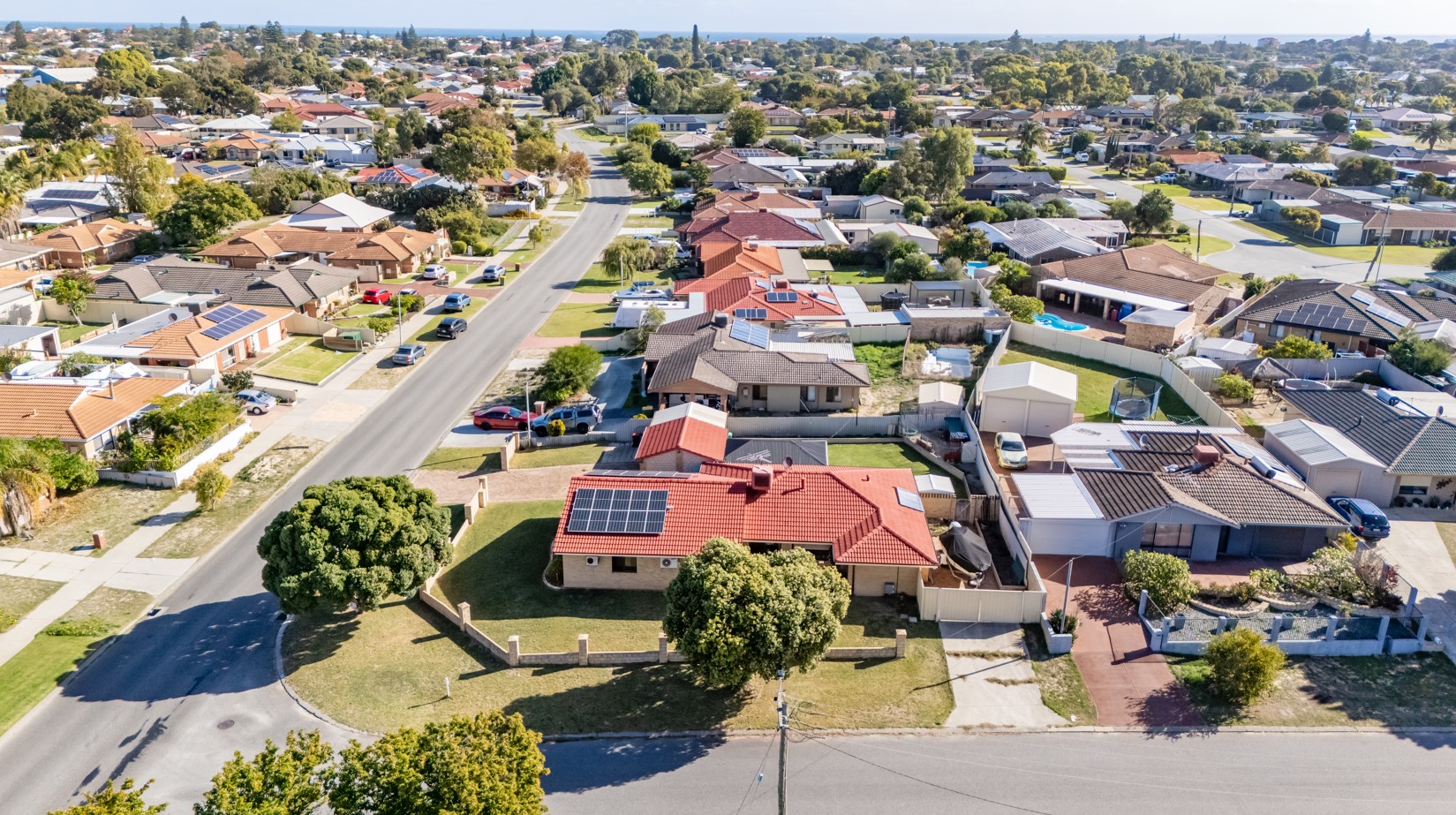 36 HOLCOMBE ROAD, Warnbro WA 6169 - Image 6