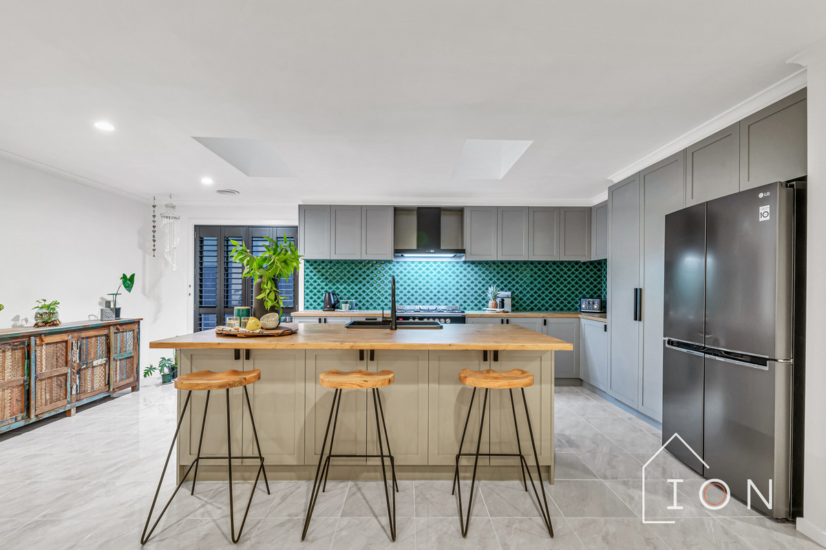 2 FERNDOWN DRIVE, Cranbourne VIC 3977 - Image 4
