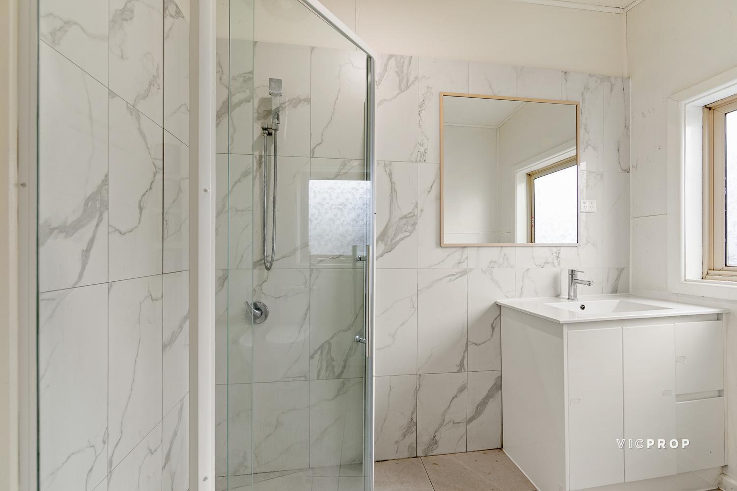 21 ERICA AVENUE, St Albans VIC 3021 - Image 8