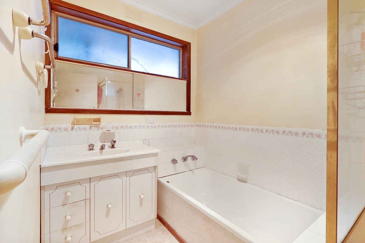 38 FARADAY ROAD, Croydon South VIC 3136 - Image 5