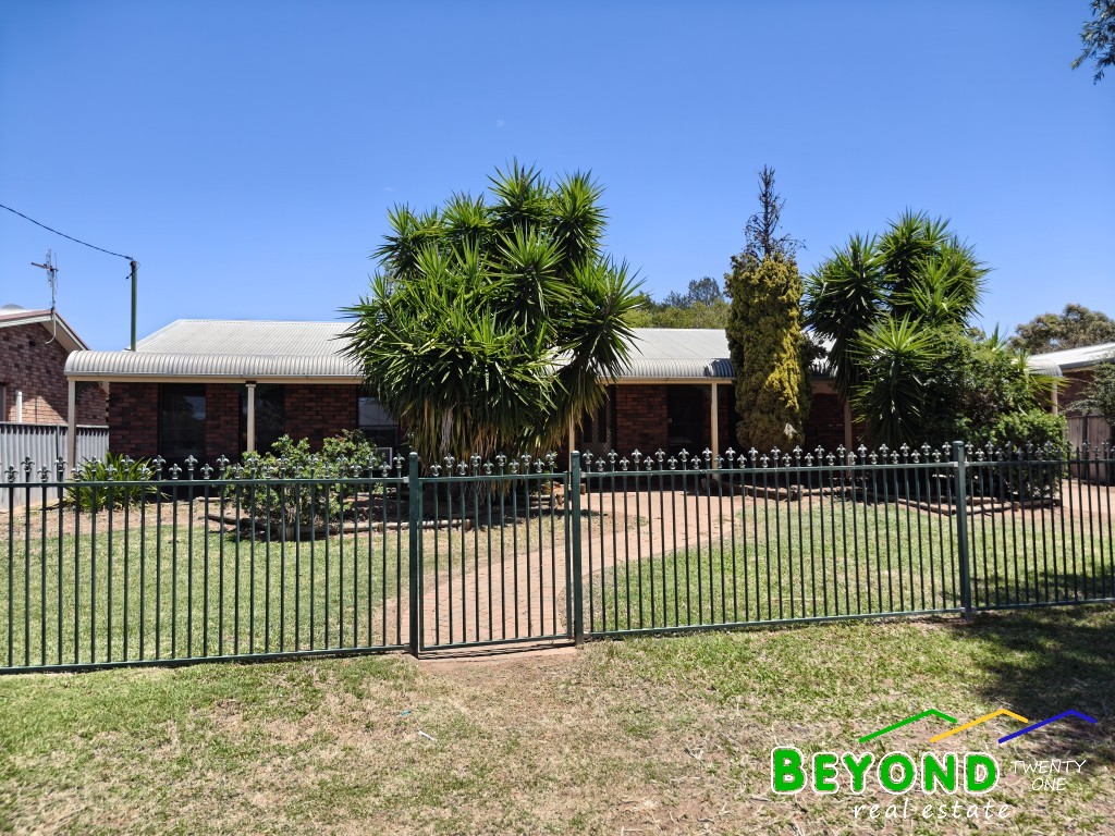 33 FEDERATION STREET, Gilgandra NSW 2827 - Image 1