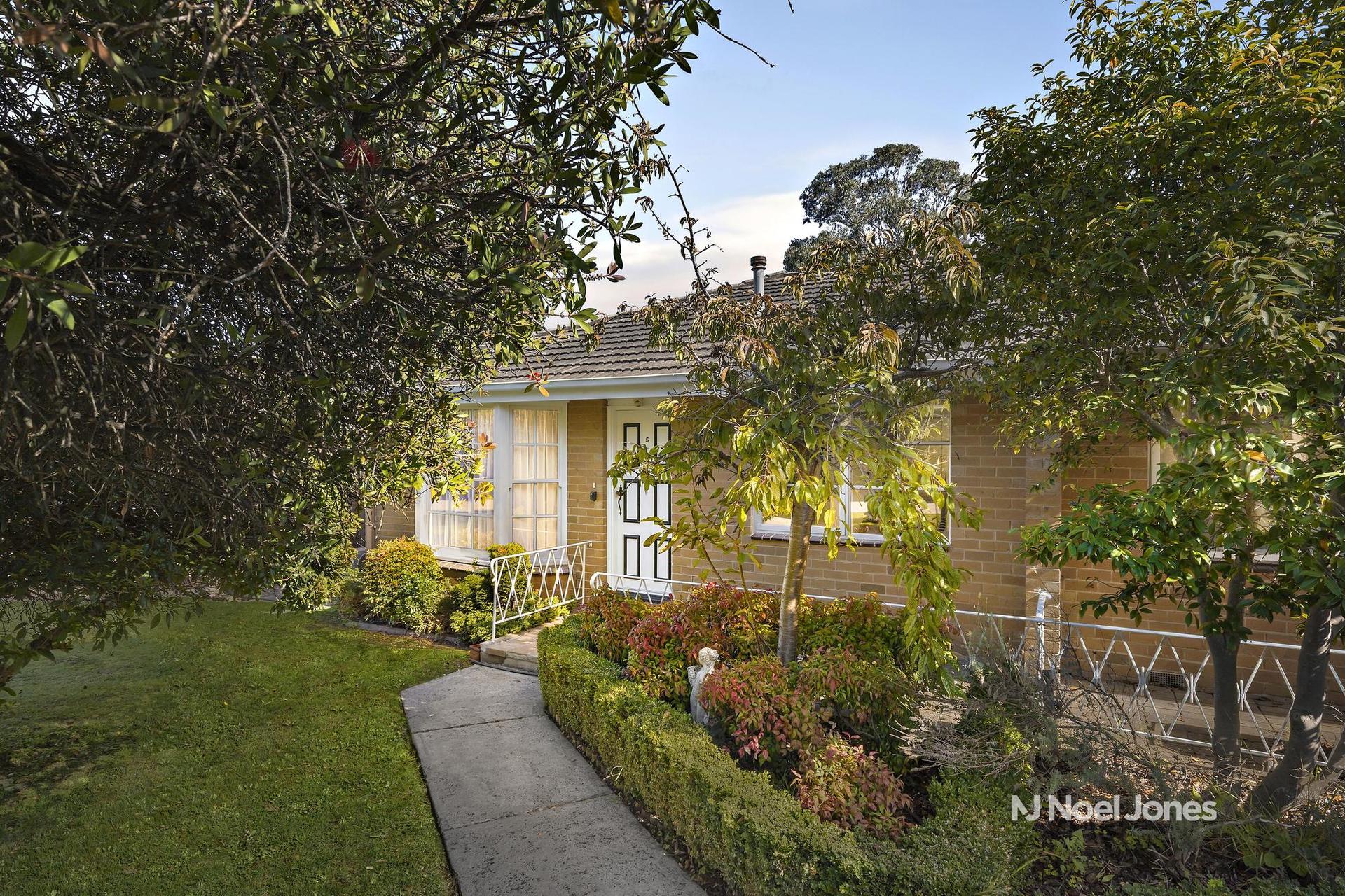 UNIT 5 15 WICKHAM AVENUE, Forest Hill VIC 3131 - Image 1