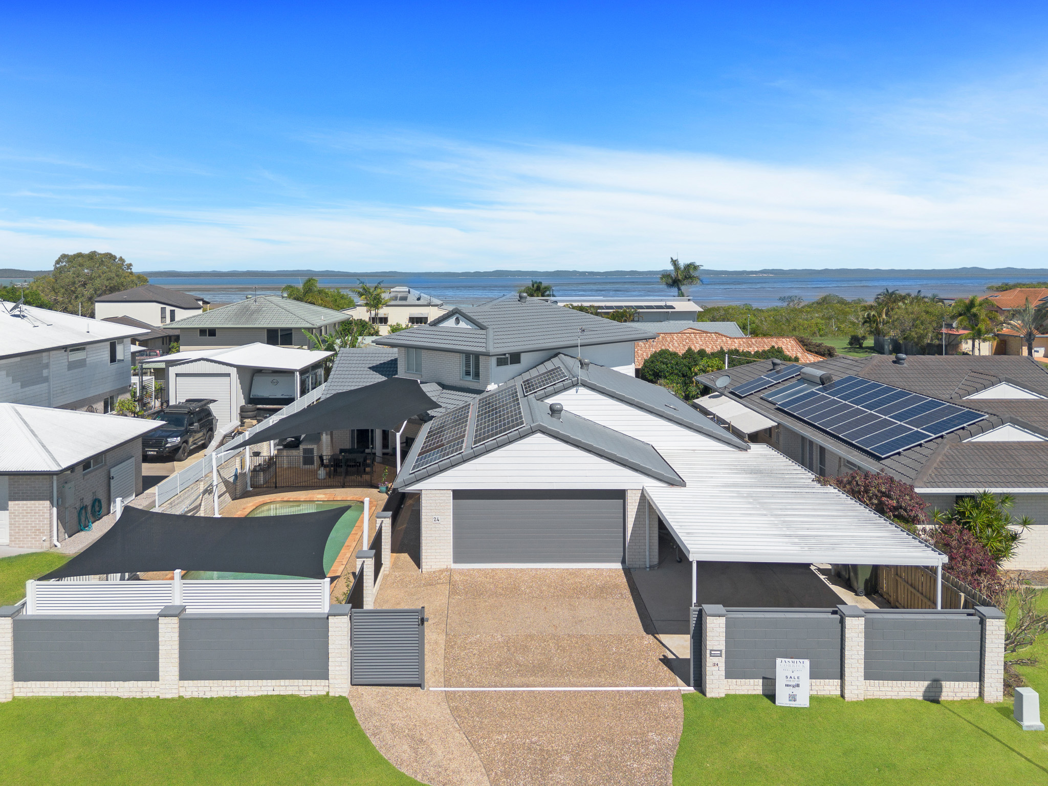 24 SKINNER CRESCENT, Urangan QLD 4655 - Image 2