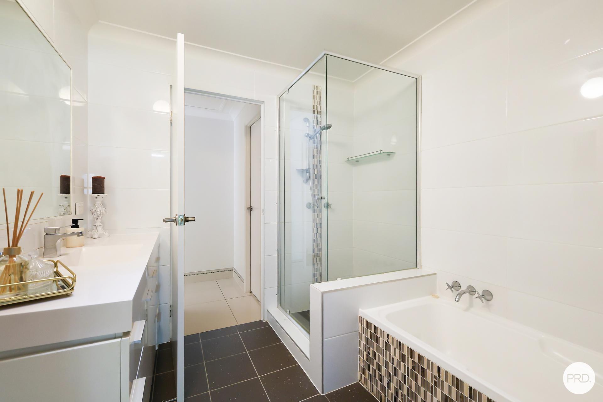 18 1 DOYALSON PLACE, HELENSVALE QLD 4212 - Image 7