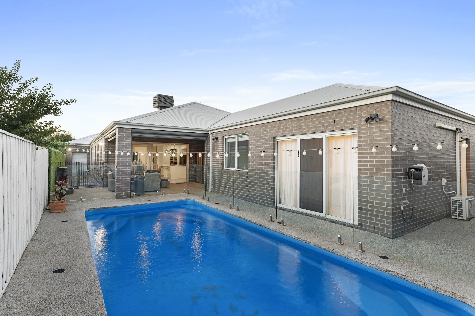 6-bedroom house at 8 Sugarloaf Grove, Werribee, VIC 3030, Wyndham, Victoria