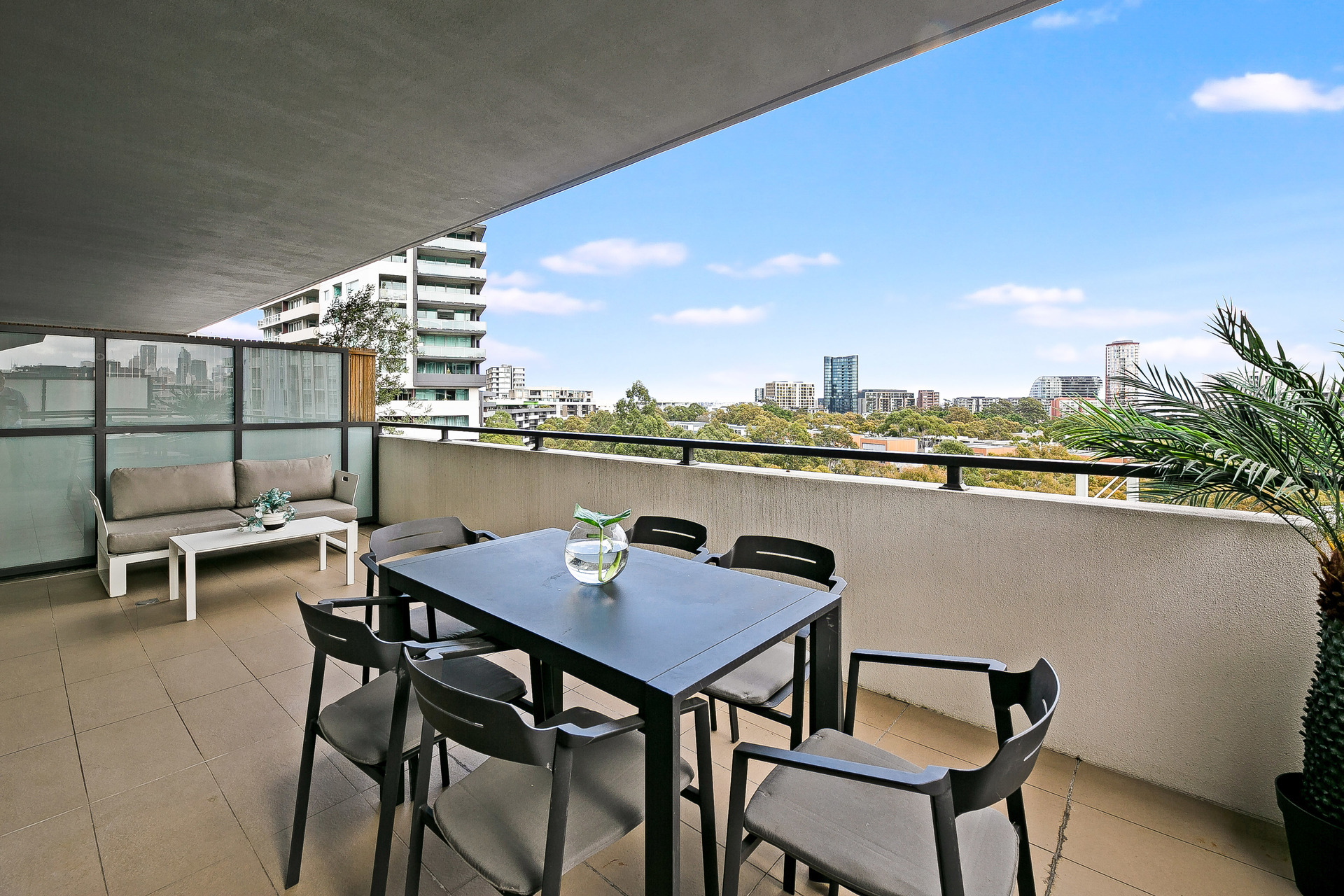 UNIT 805 2 DEFRIES AVENUE, Zetland NSW 2017 - Image 2