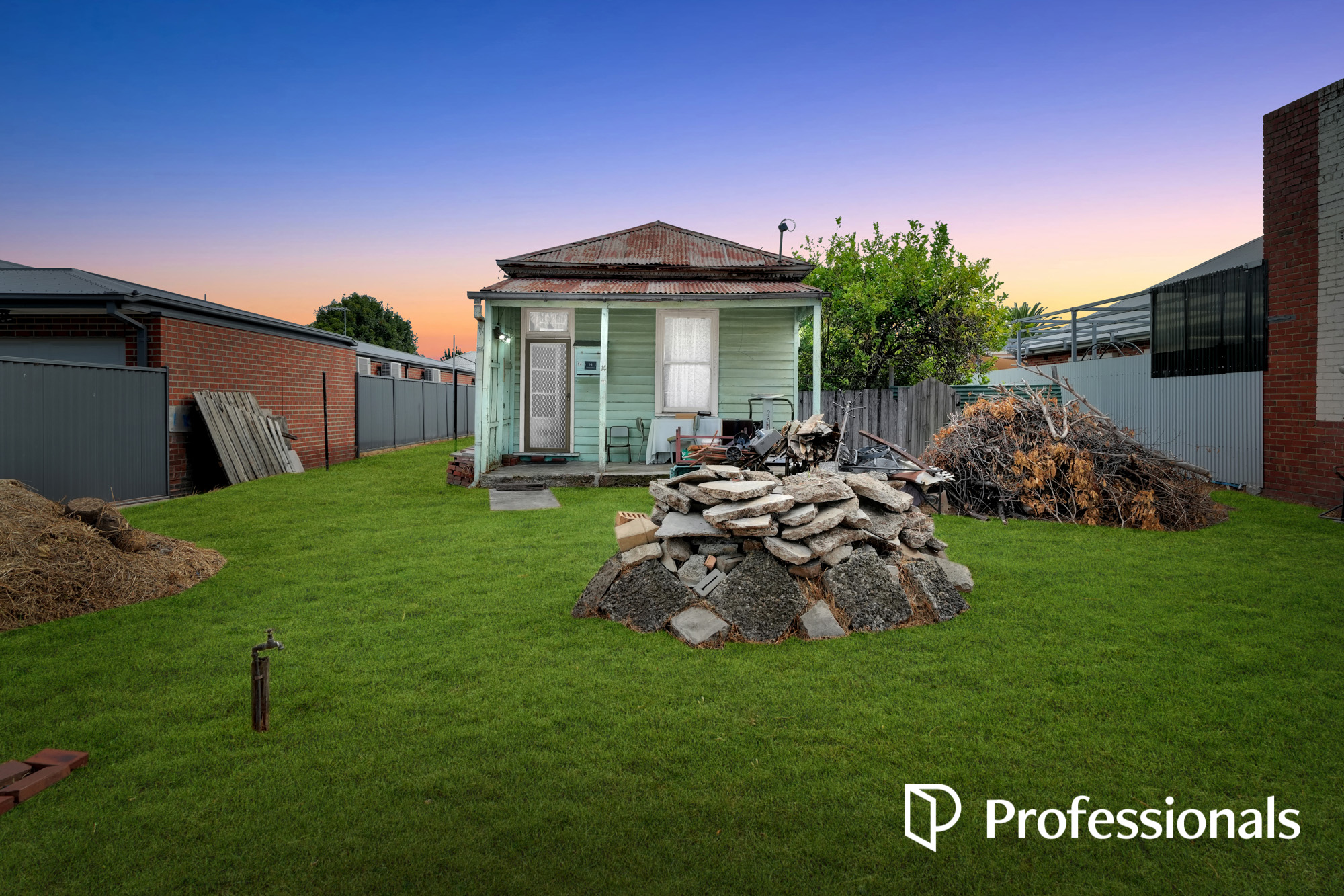 14 WINIFRED STREET, St Albans VIC 3021 - Image 1
