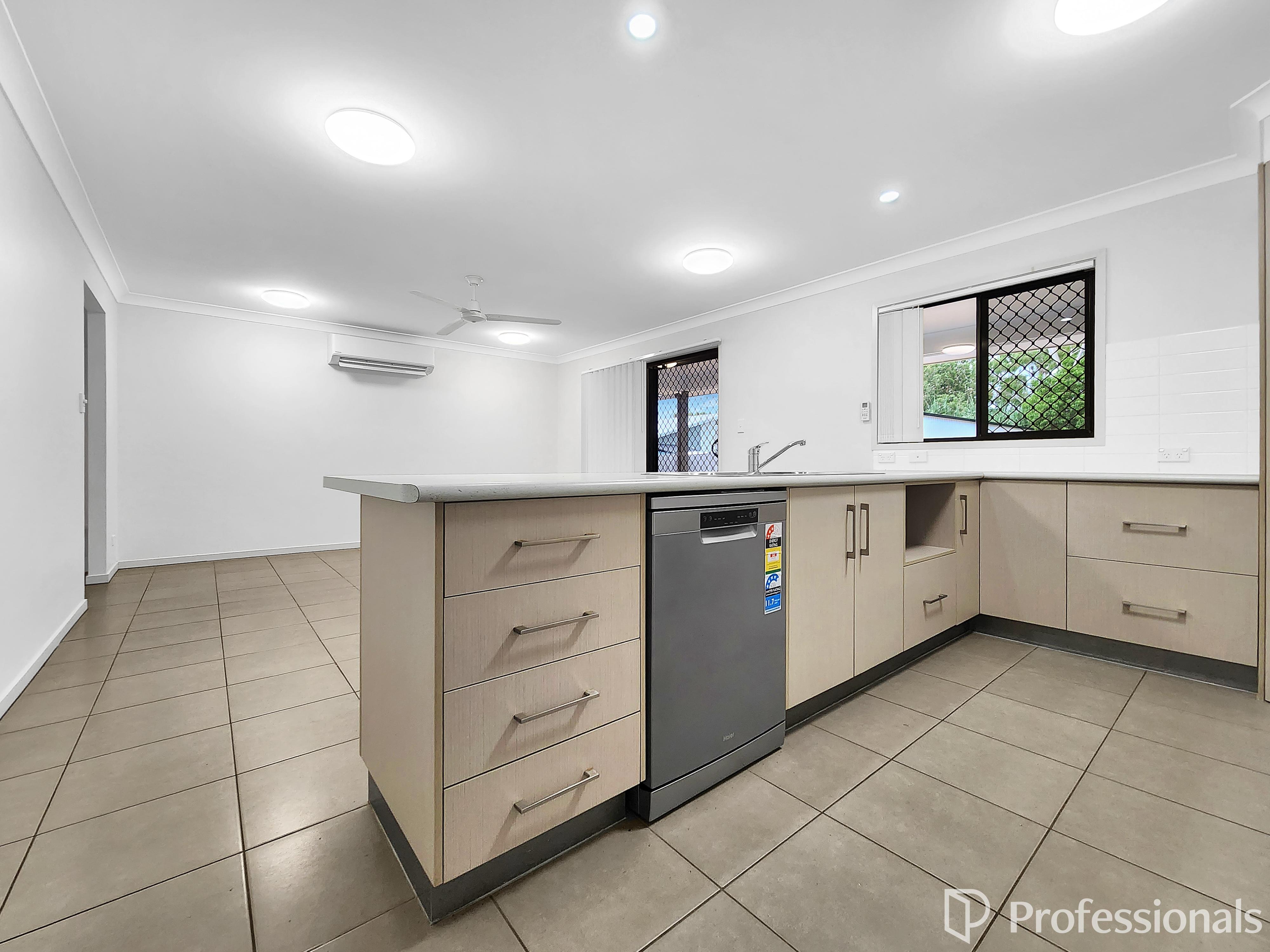 15 WATTLE CRESCENT, Bowen QLD 4805 - Image 6