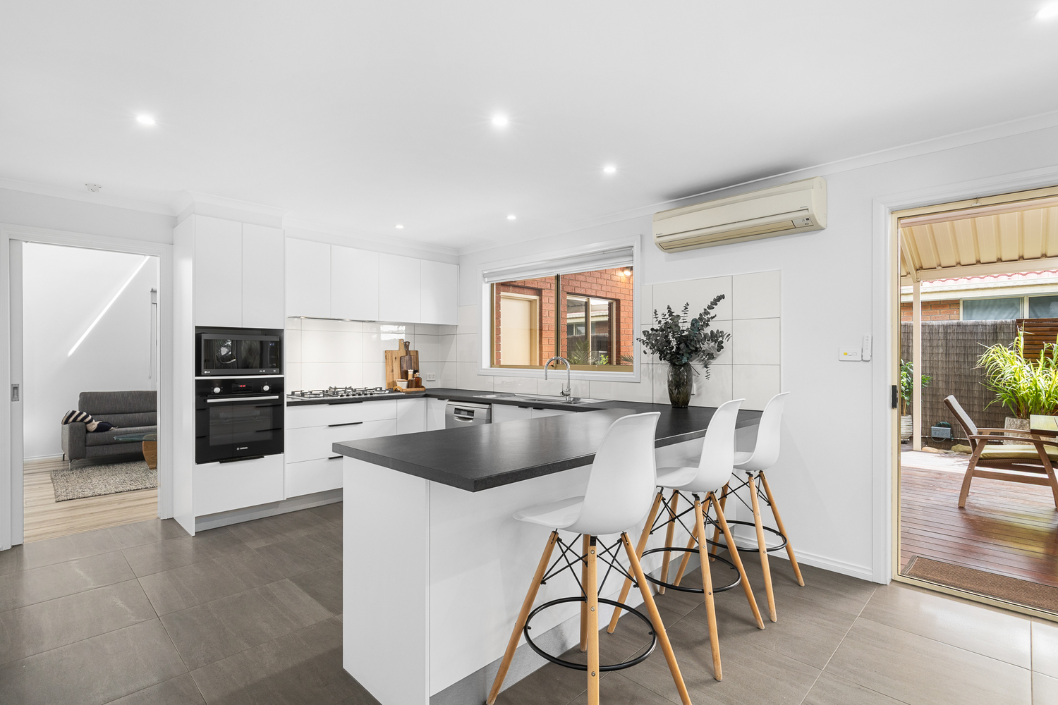 8 Lady Rose Crescent, Sydenham, VIC 3037 - Image 4