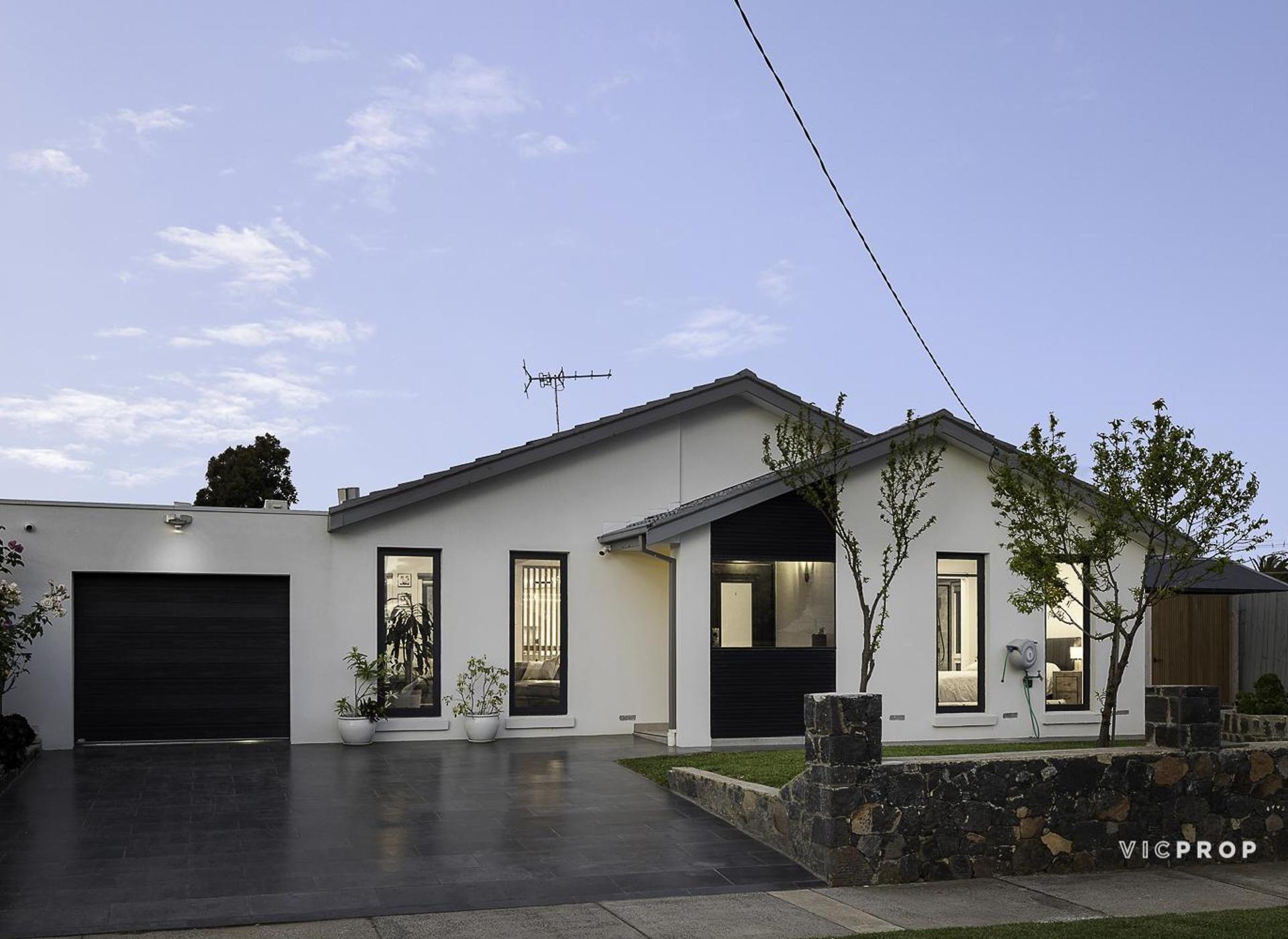 13 Dampier Court, Epping, VIC 3076 - Image 8