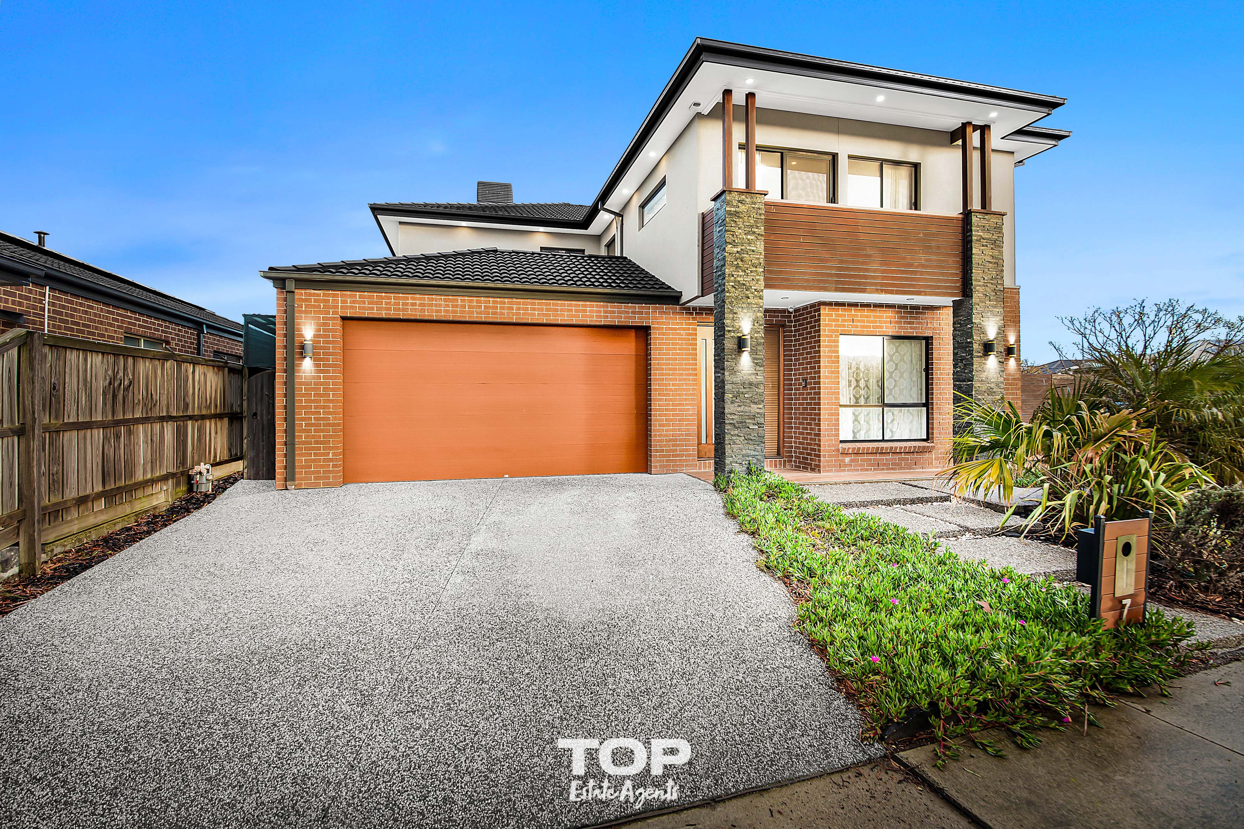 7 Prescott Drive, Cranbourne North, VIC 3977 - Image 2