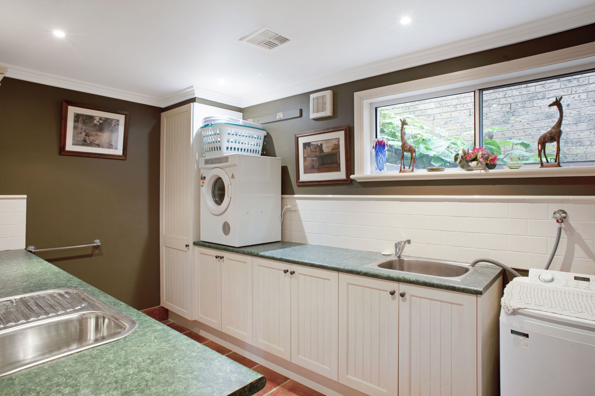 4-bedroom house at 33 HENDERSON ROAD, Wentworth Falls NSW 2782, Blue Mountains, New South Wales