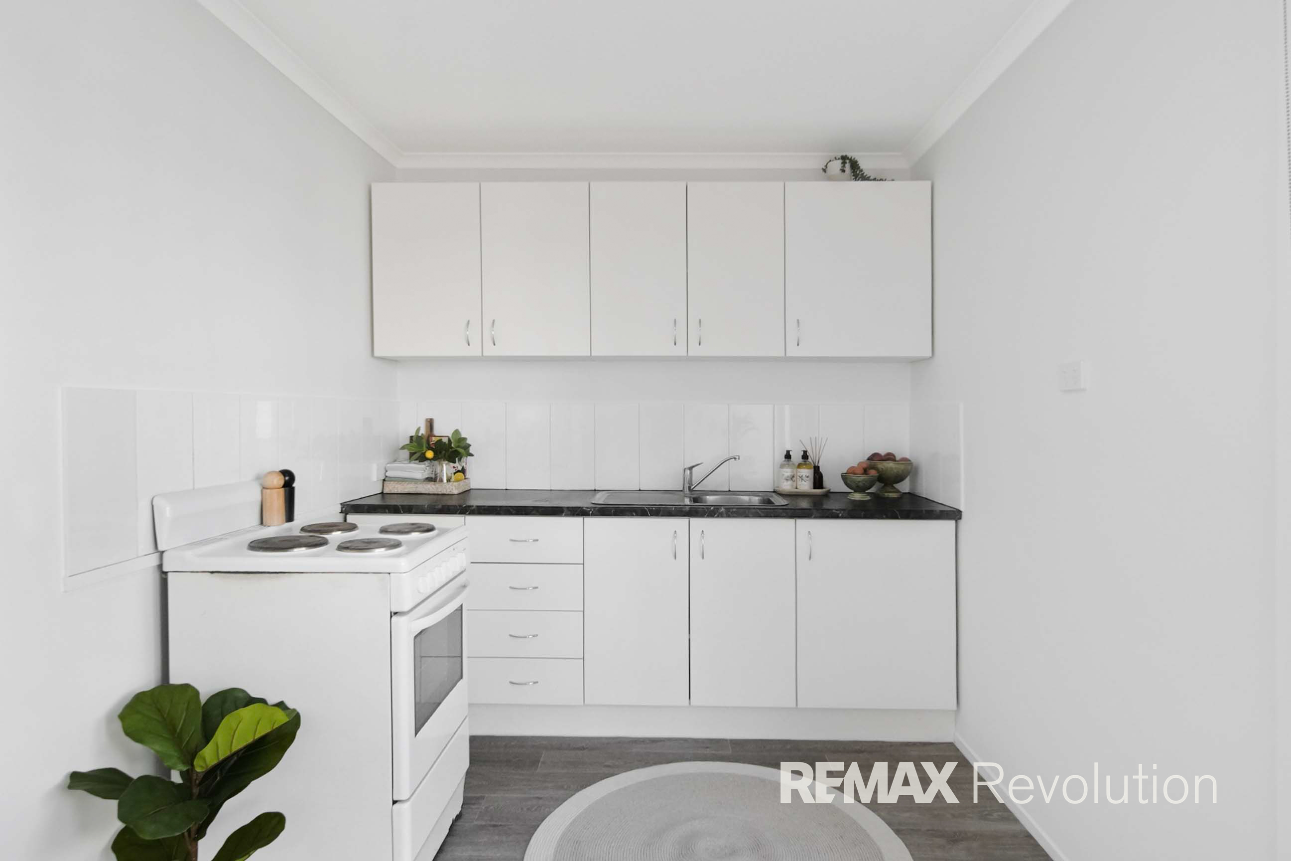 8/28 Defiance Road, Logan Central, QLD 4114 - Image 4