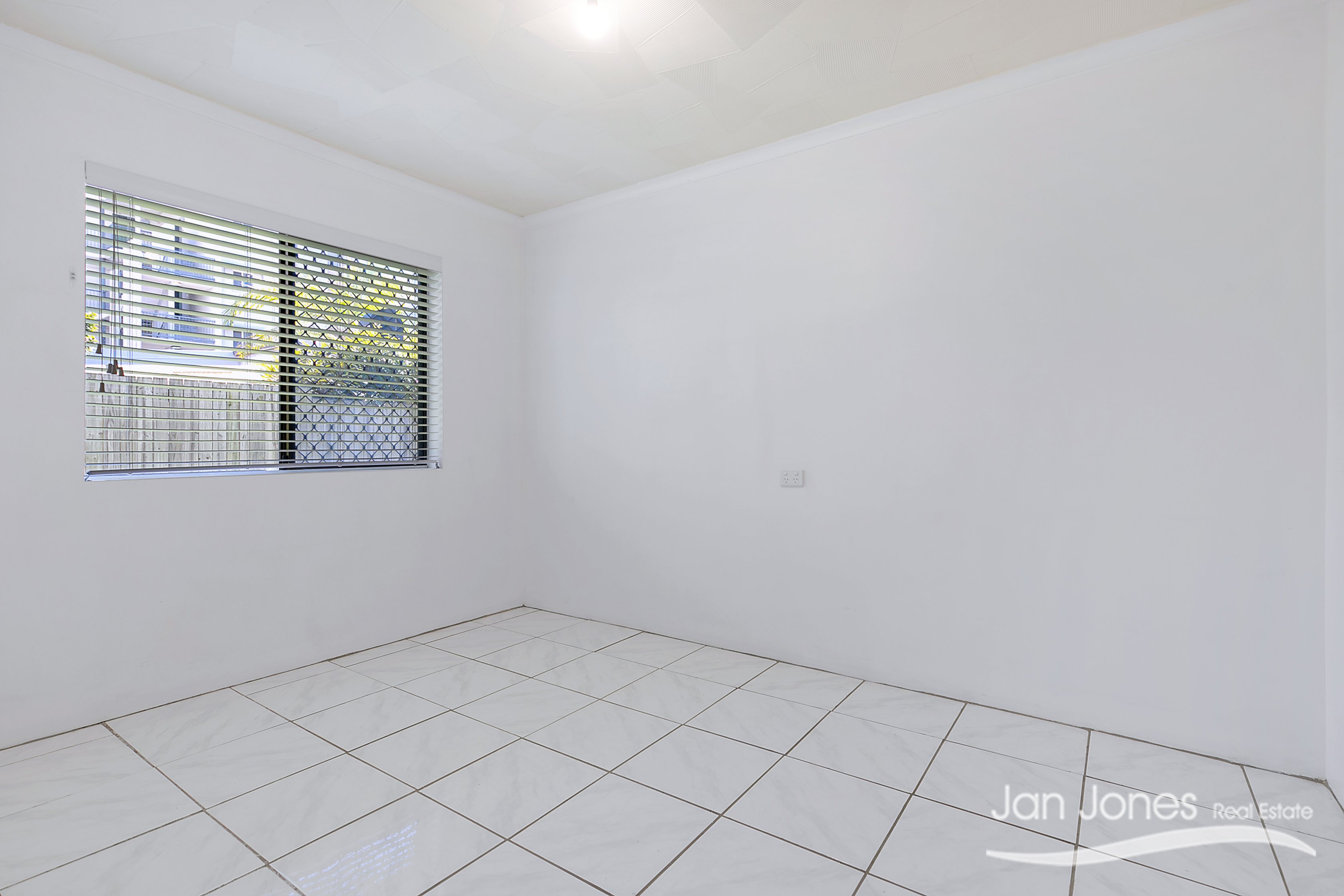 2 8 JEFFREY STREET, REDCLIFFE QLD 4020 - Image 8