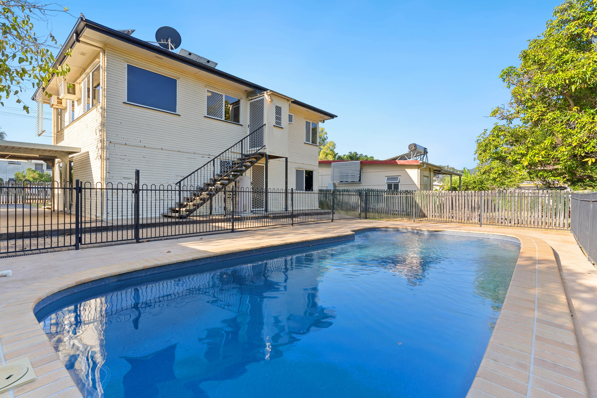 258 ELPHINSTONE STREET, Koongal QLD 4701 - Image 2