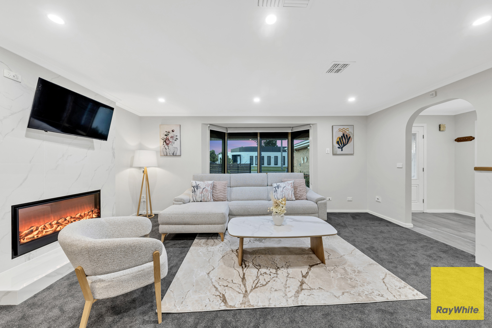 18 TOWNVILLE CRESCENT, Hoppers Crossing VIC 3029 - Image 3