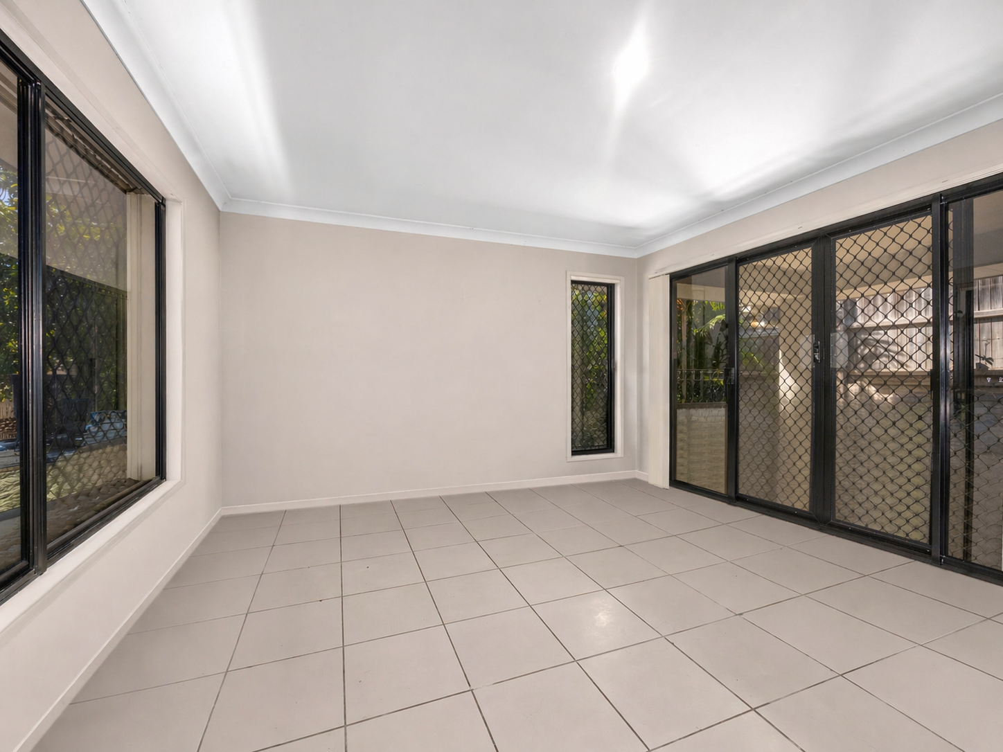 8 HYDE AVENUE, Springfield Lakes QLD 4300 - Image 3