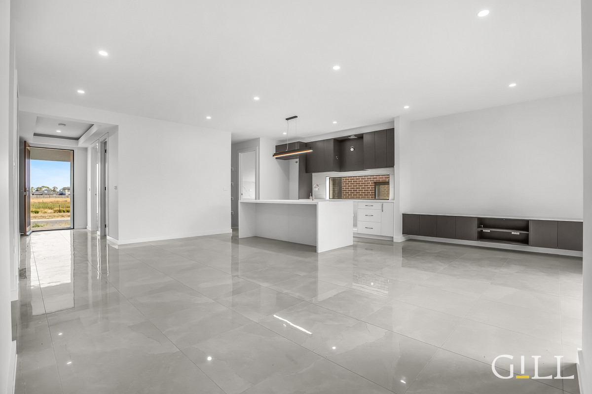 43 Villa Doria Drive, Clyde North, Vic, 3978 - Image 3