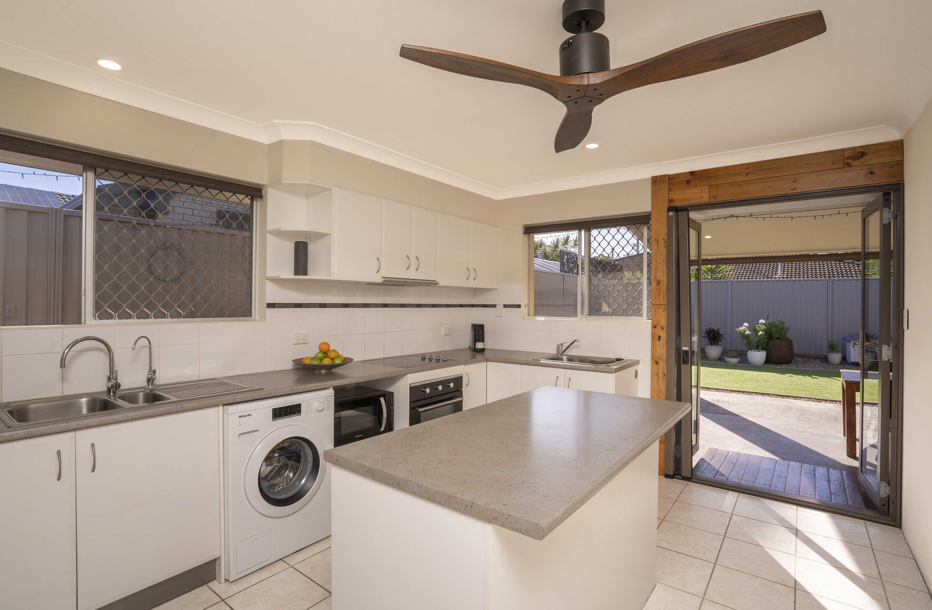 UNIT 2 11 LOGAN AVENUE, Miami QLD 4220 - Image 2