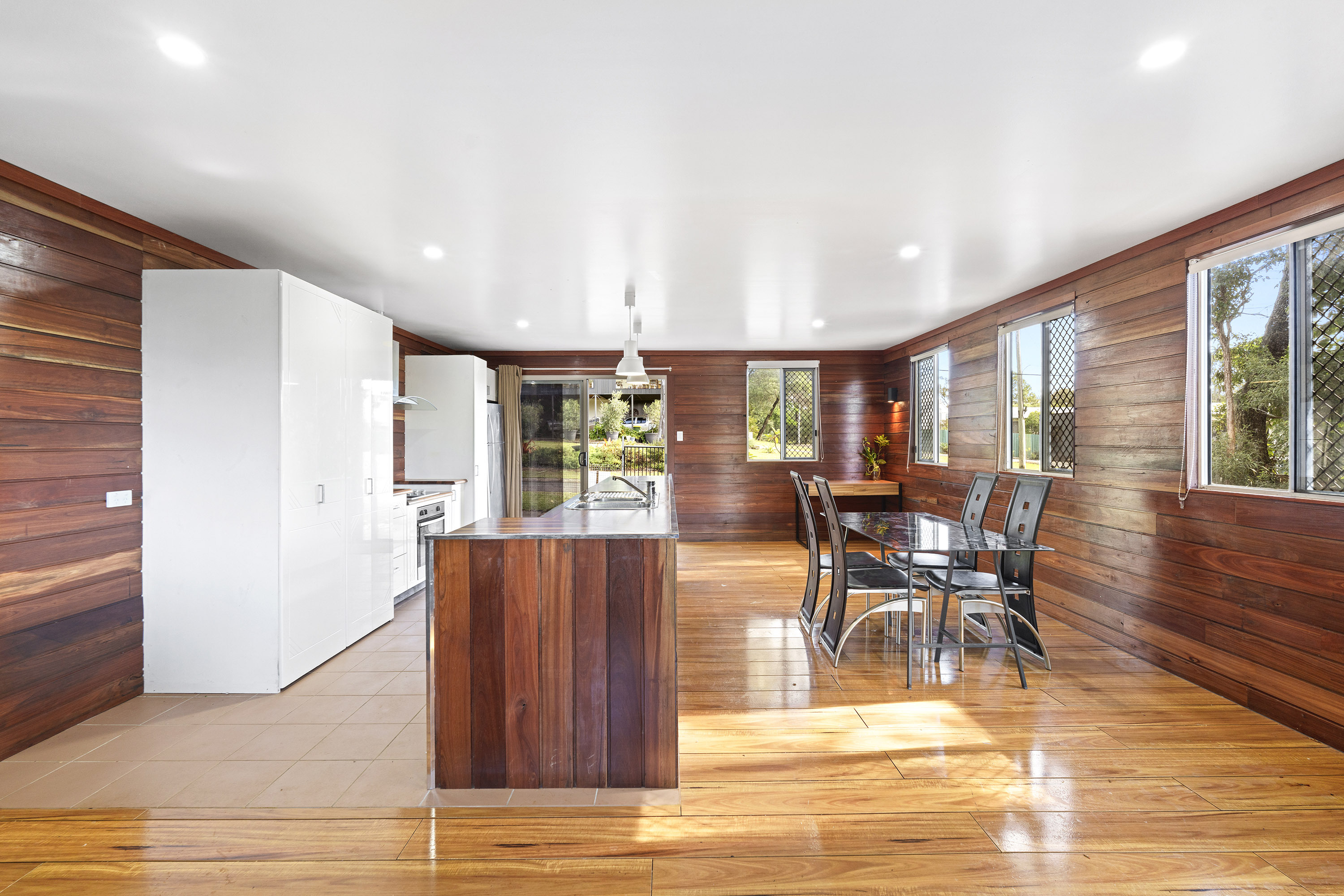 39 HALCYON STREET, Lamb Island QLD 4184 - Image 2