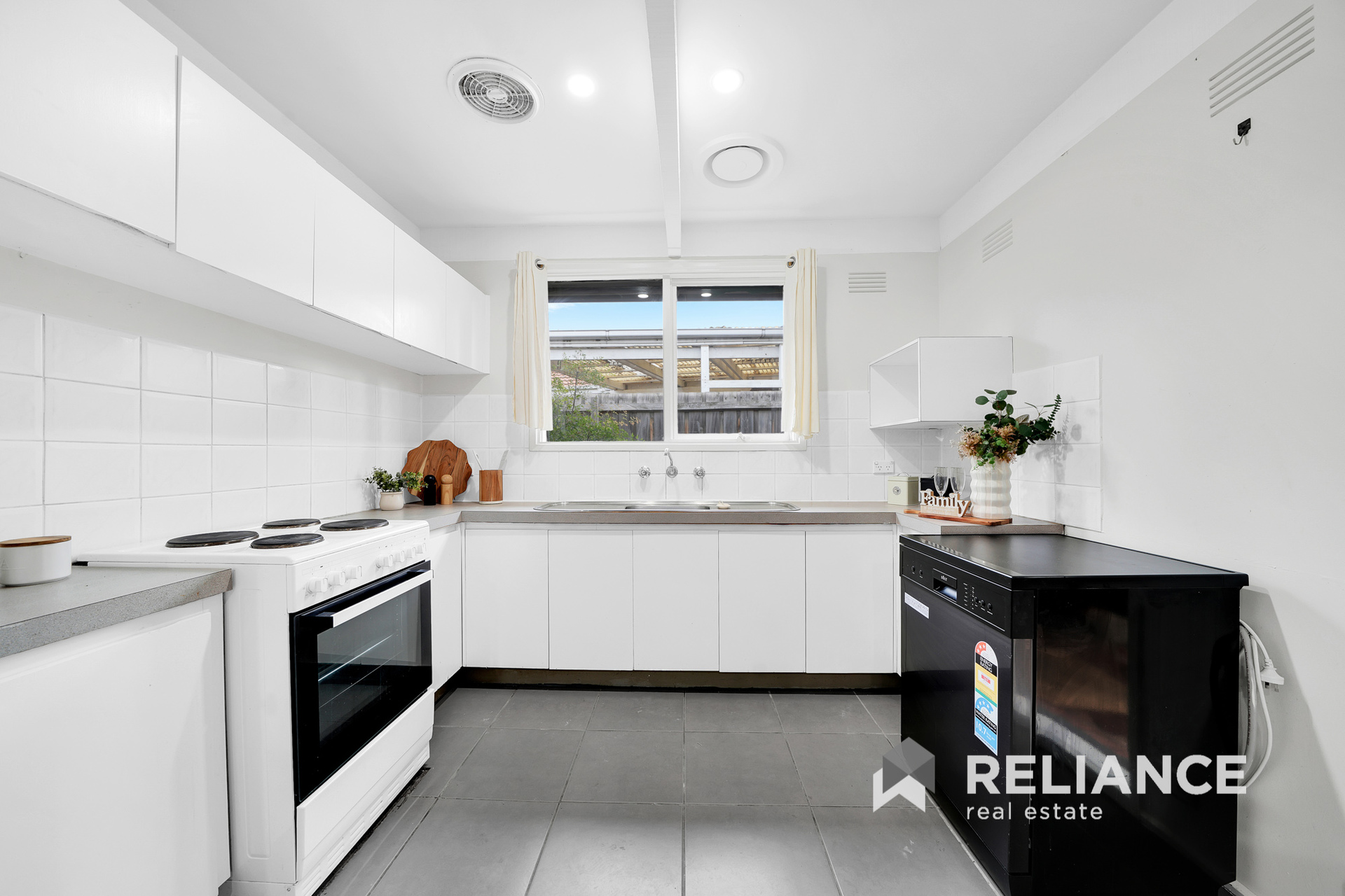 16 BERNHARDT AVENUE, Hoppers Crossing VIC 3029 - Image 7
