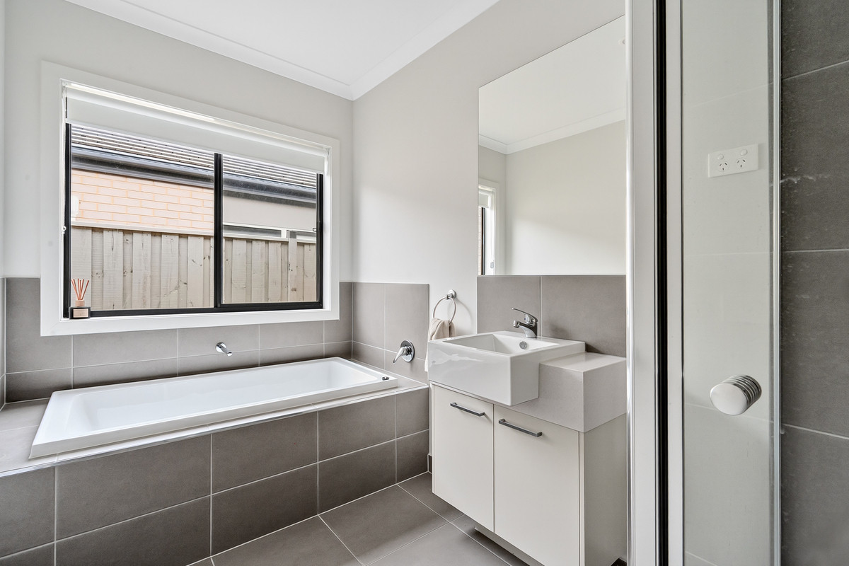 9 MENTELLE STREET, Mount Duneed VIC 3217 - Image 5