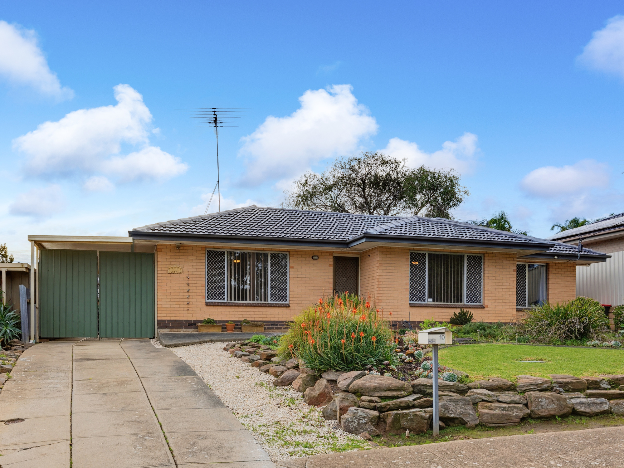 3-bedroom house at 10 Arnold Drive, Hackham, SA 5163, Onkaparinga, South Australia