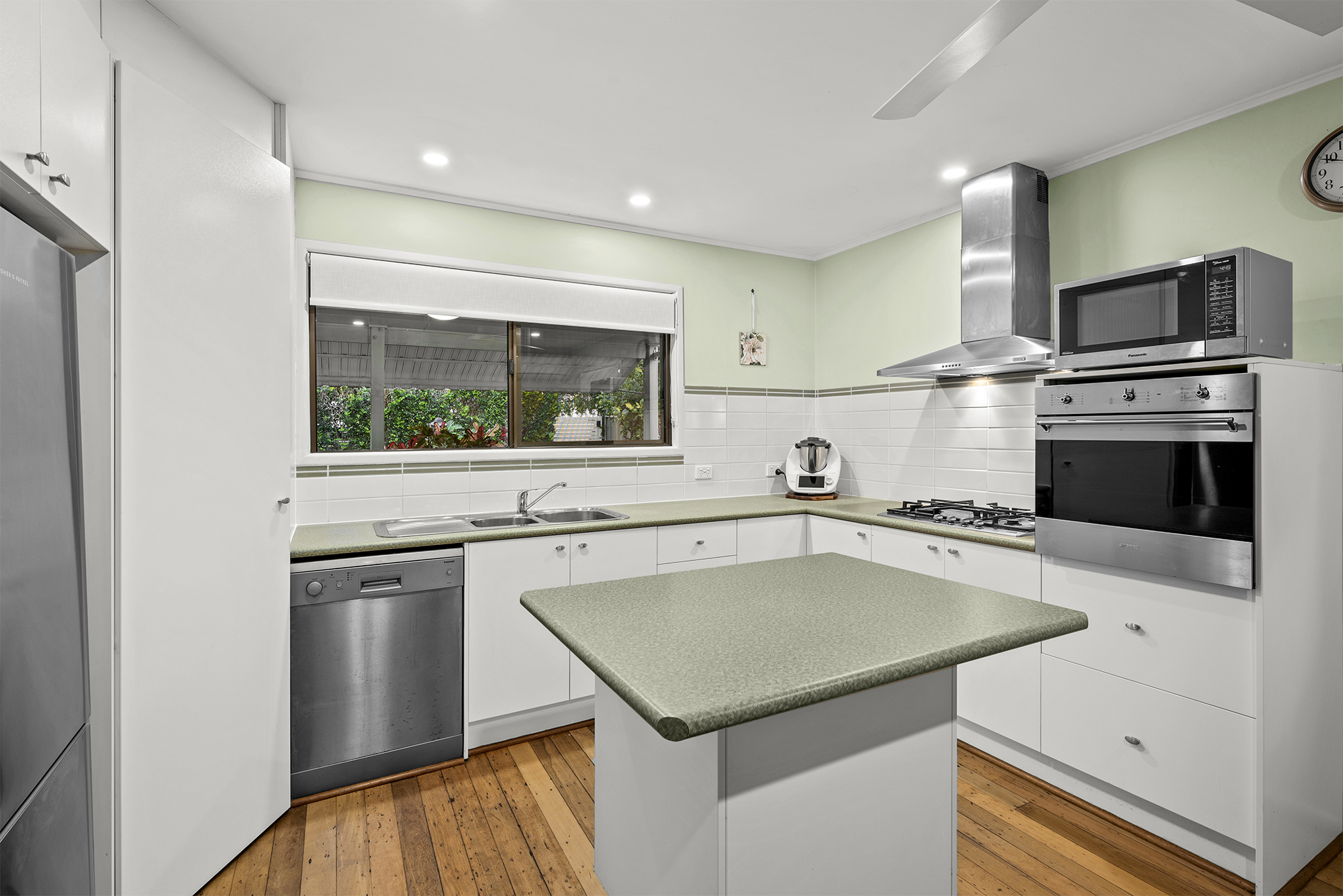 16 MAPELLEN STREET, Aspley QLD 4034 - Image 8